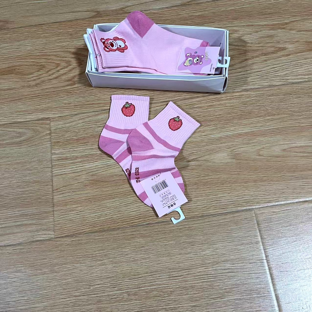“Strawberry Bear Cartoon Embroidery Children’s Socks – 2-12 Years” - 图片 3
