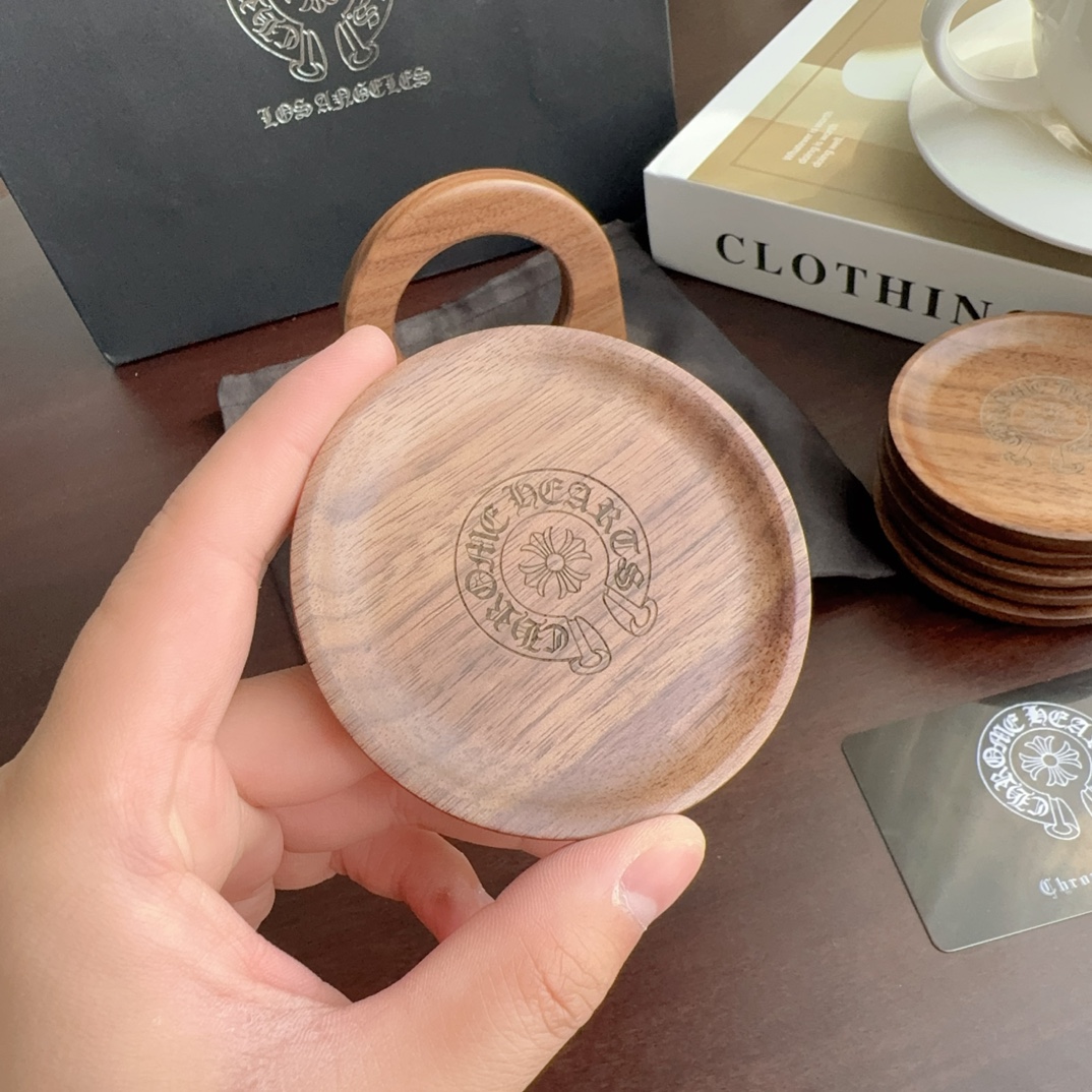 置于专属架子上,二者相辅相成,收纳便捷,展示时更像一件微型艺术摆件 2
