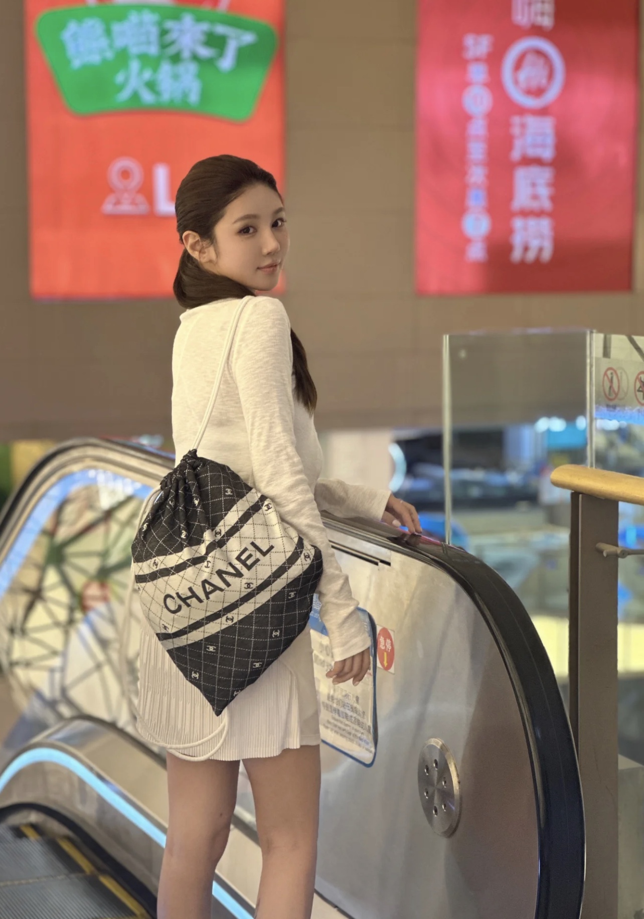 The 24P beach bag is truly practical and perfect for travel - Bag 3