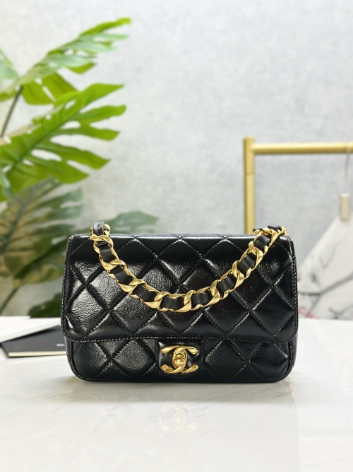 Elegant Quilted Leather Chain Bag, Classic Flap Shoulder Bag 1 Elegant Quilted Leather Chain Bag, Classic Flap Shoulder Bag