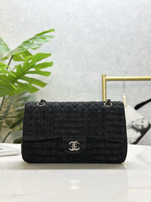 Chanel Classic Flap Bag, Tweed Fabric, Silver Hardware,Size:15.5*25*6.5cm 1 Chanel Classic Flap Bag, Tweed Fabric, Silver Hardware,Size:15.5*25*6.5cm