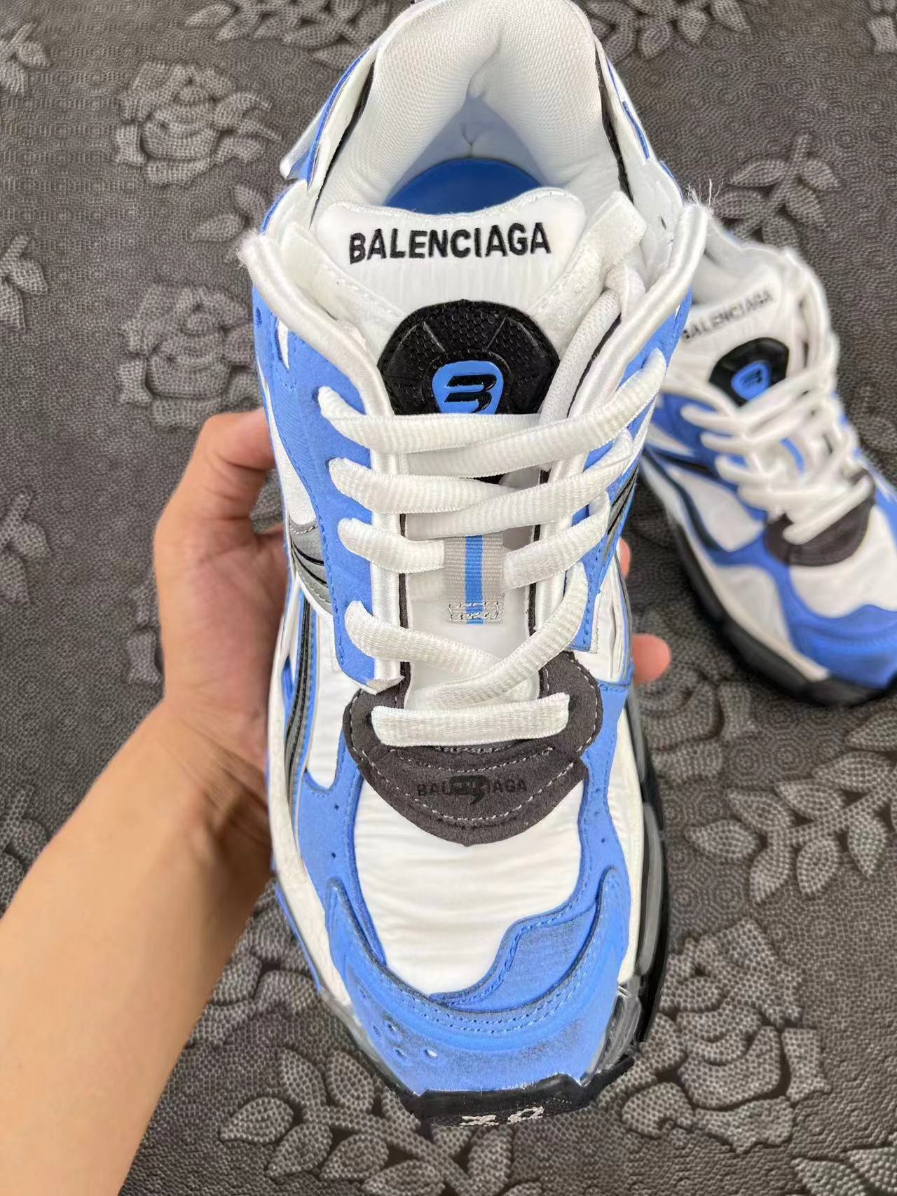 ? 巴黎世家 Runner 做旧白蓝黑配色 size：36-45 新配色 湖南原厂流出 目前原底面