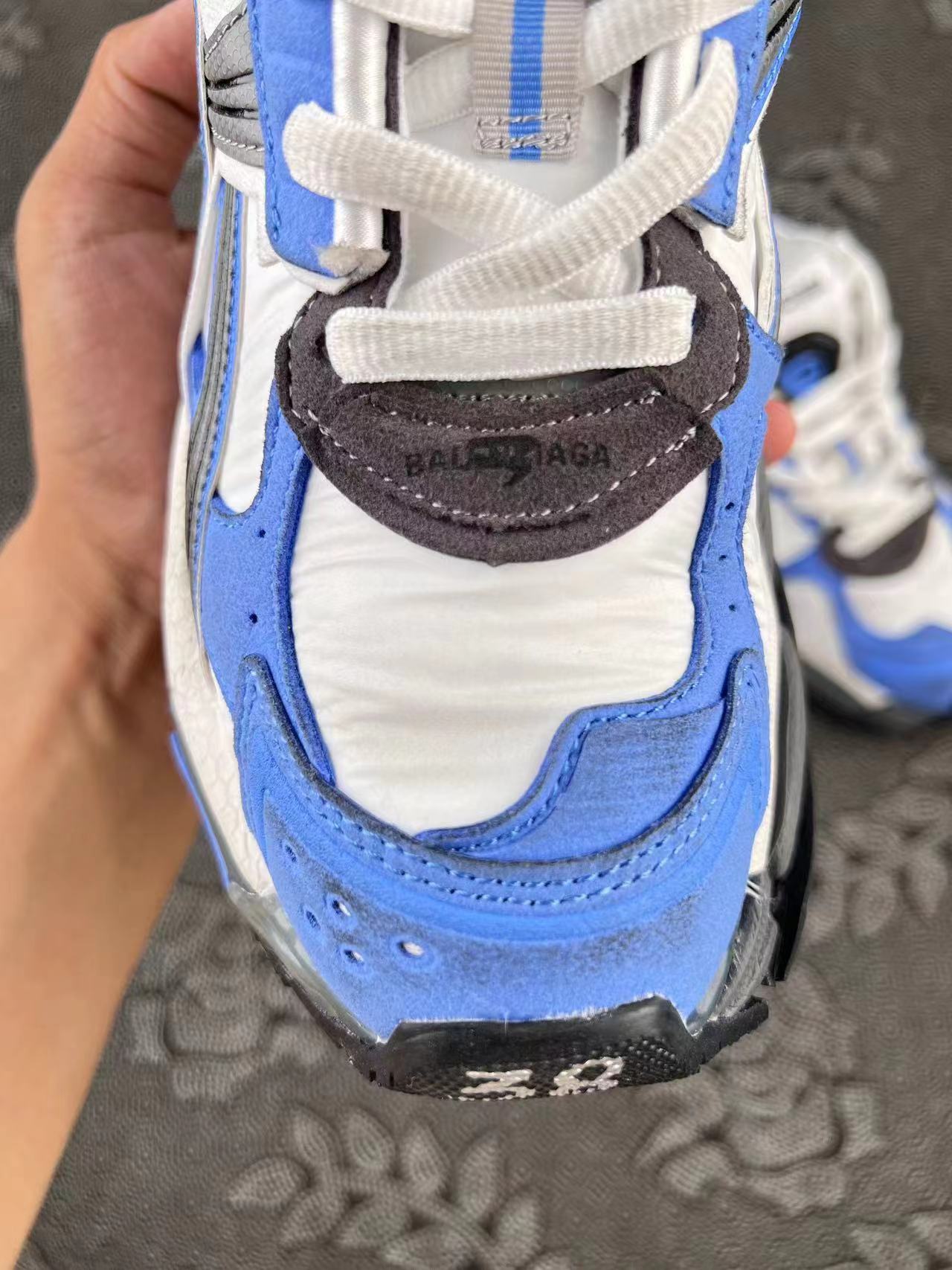 ? 巴黎世家 Runner 做旧白蓝黑配色 size：36-45 新配色 湖南原厂流出 目前原底面