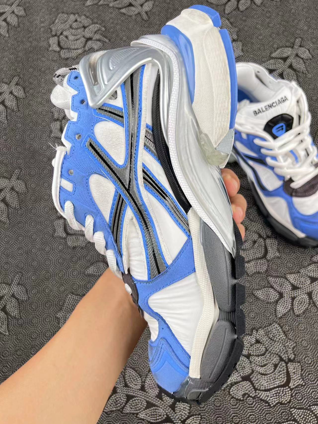 ? 巴黎世家 Runner 做旧白蓝黑配色 size：36-45 新配色 湖南原厂流出 目前原底面