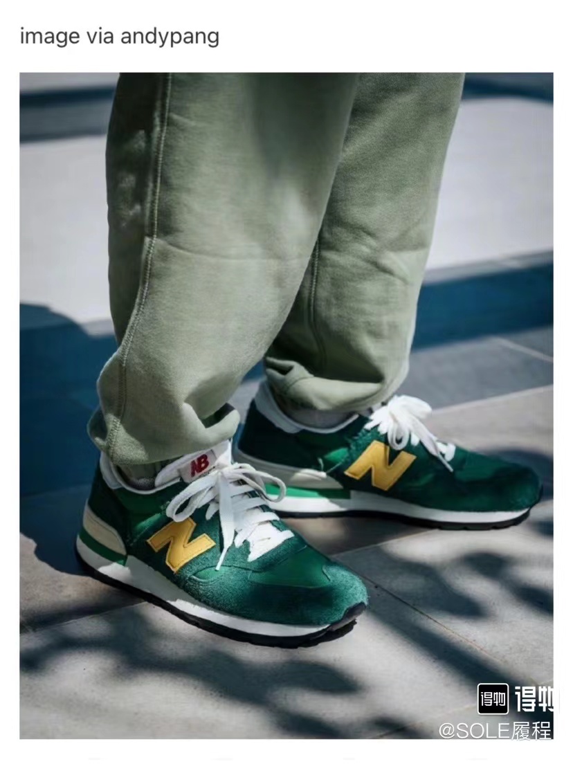 498 💰 Teddy Santis x New Balance NB 990 V1 跑步鞋 绿色🔥 size：37-45 全码 韩国专柜订单 鞋面部分以绿色作为主色调呈现，鞋侧以及鞋带覆面选用深绿色，在鞋面网布、鞋头以及鞋尾以浅绿色搭配 上脚非常舒适 ！ 支持得物App/识货App鉴定 支持90 天无理由售后