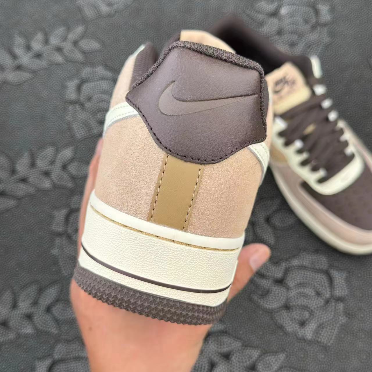 399 💰 Af1 07款 米粽小熊配色🔥 size：36-45 VF渠道流出空军原盒 天猫商城同渠道代工厂流出 保真正品 ！新款配色 预计也是爆火款 喜欢现在入正好应季应当下 支持得物App/识货App原盒鉴定 支持90 天无理由售后