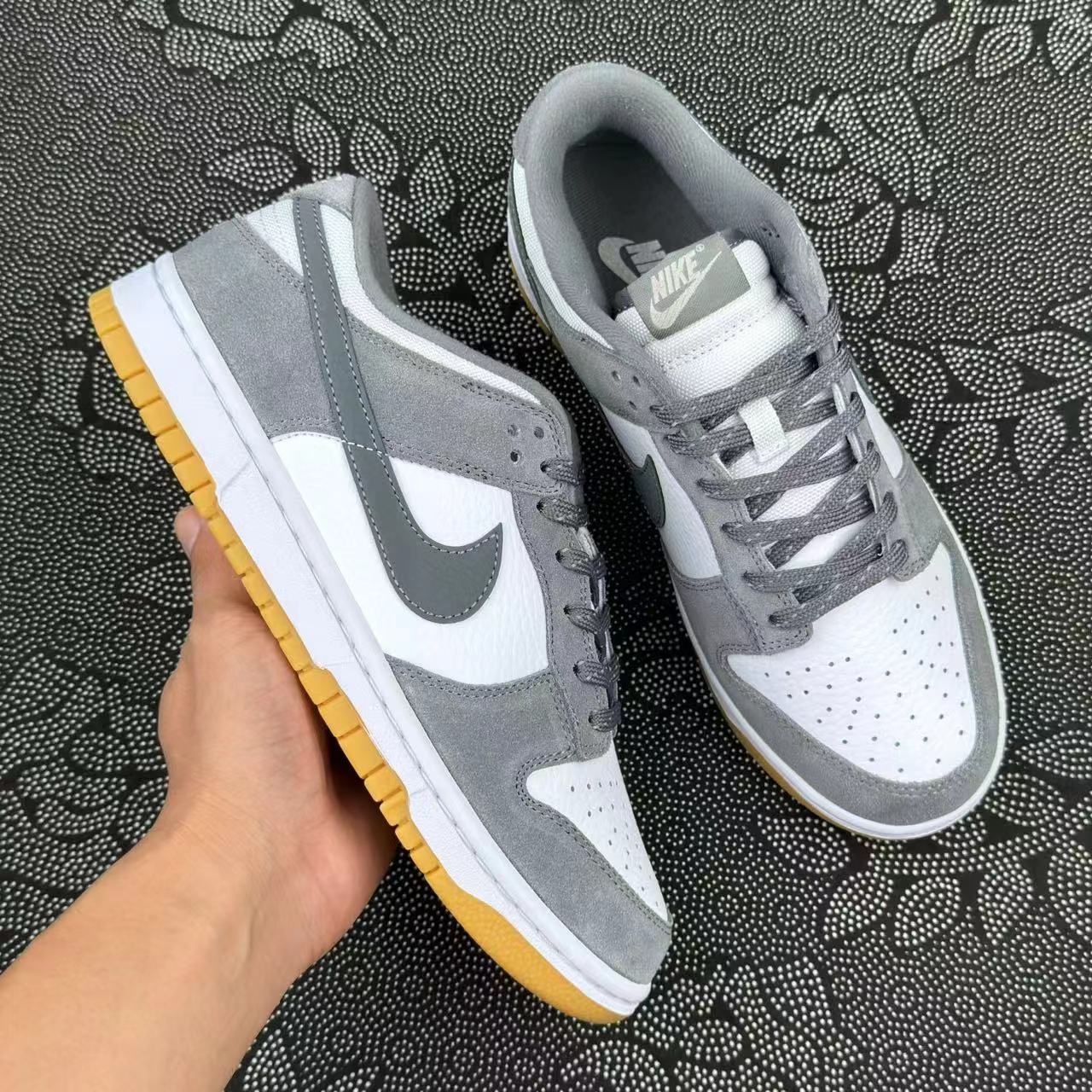 599 💰 Nike Dunk Low 