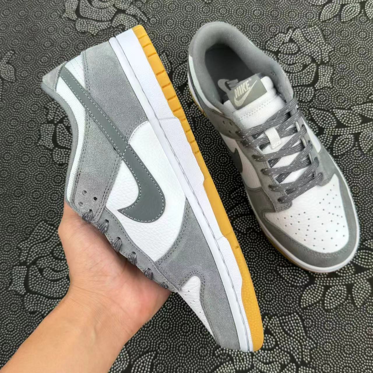 599 💰 Nike Dunk Low 