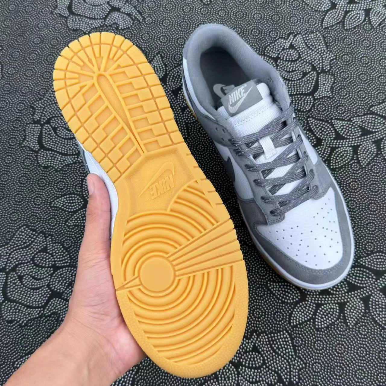 599 💰 Nike Dunk Low 