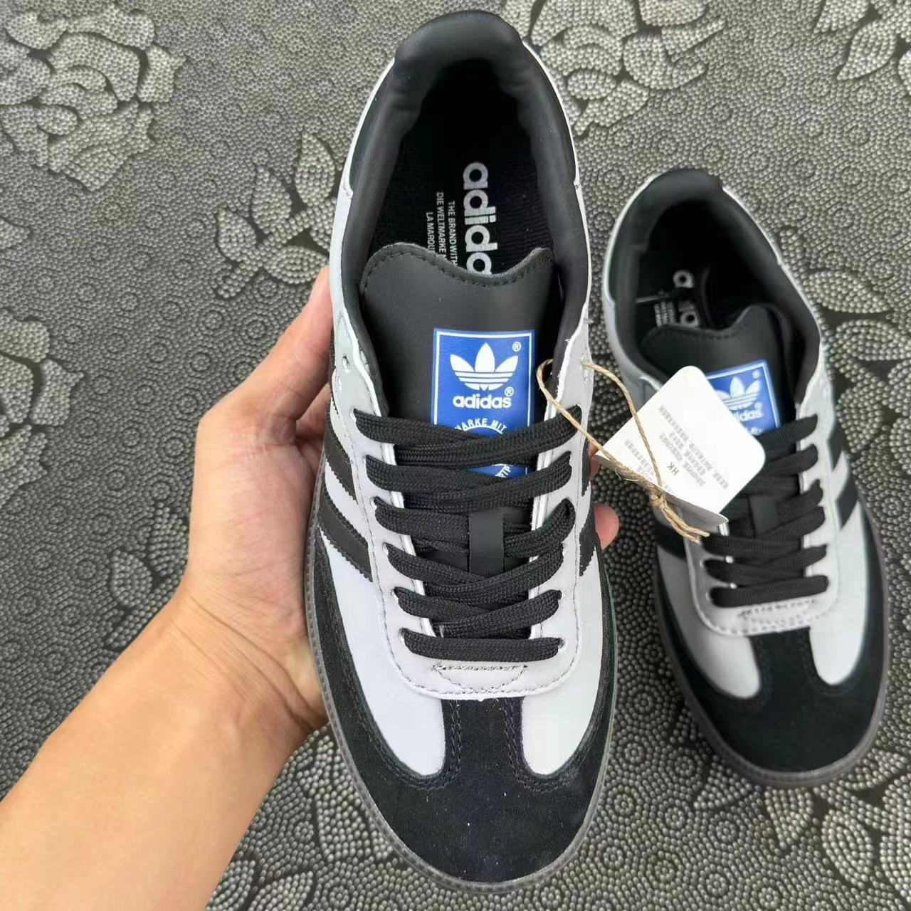 499 💰正品定制 adidas originals Samba OG 蒸汽木 偶雨中华尔兹 低帮板鞋 黑灰色🔥 size：36-44 全码 私人定制配色 悬崖华尔兹！好高级的矿石灰配色 samba og!这双定制的 samba 真的是那种越看越好看 越看越耐看的配色 黑色和矿石灰搭配 高级感十足 无假款 支持得物App/识货App鉴定 支持90 天无理由售后！