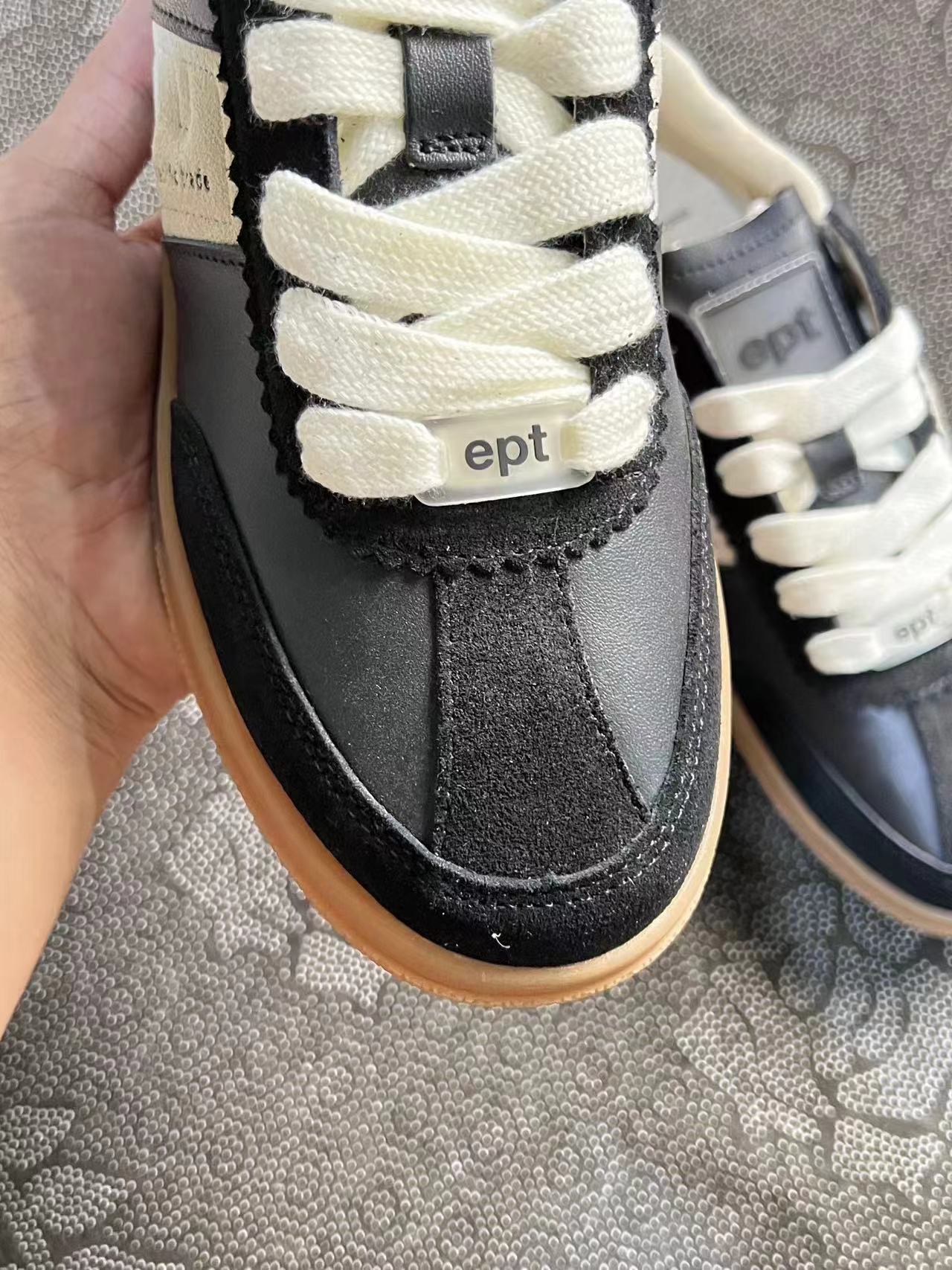 499 💰 East Pacifc Trade 绒面革 圆头系带低帮板鞋男女同款 灰黑色 size：37-45 小众冷门品牌 原盒正品 折扣价，平台缺货代工厂补货第一批供应 需要抓紧 数量不多 卖完送平台了 支持鉴定 支持售后！