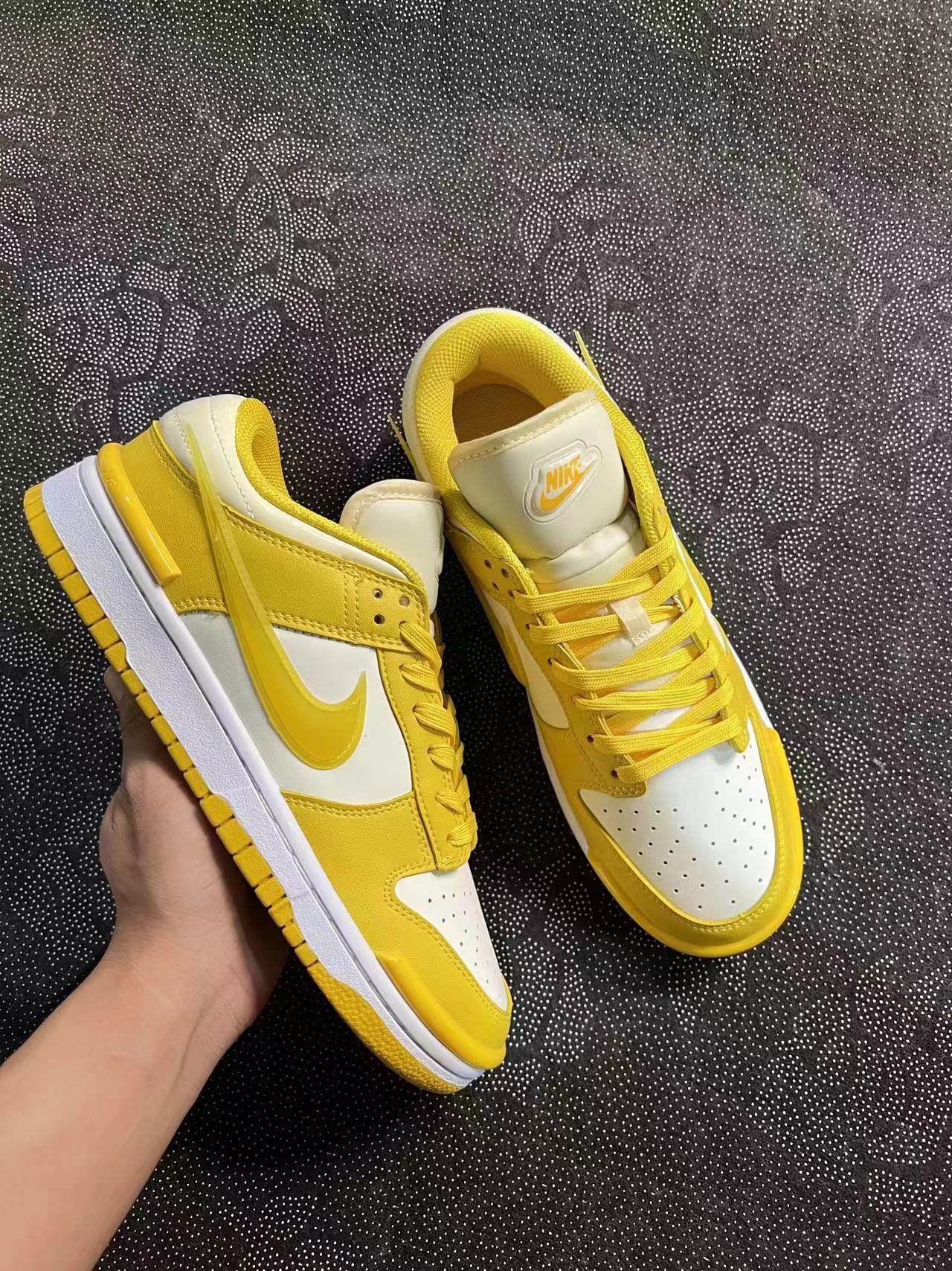 449 💰 Nike Dunk Low Twist “Vivid Sulfur