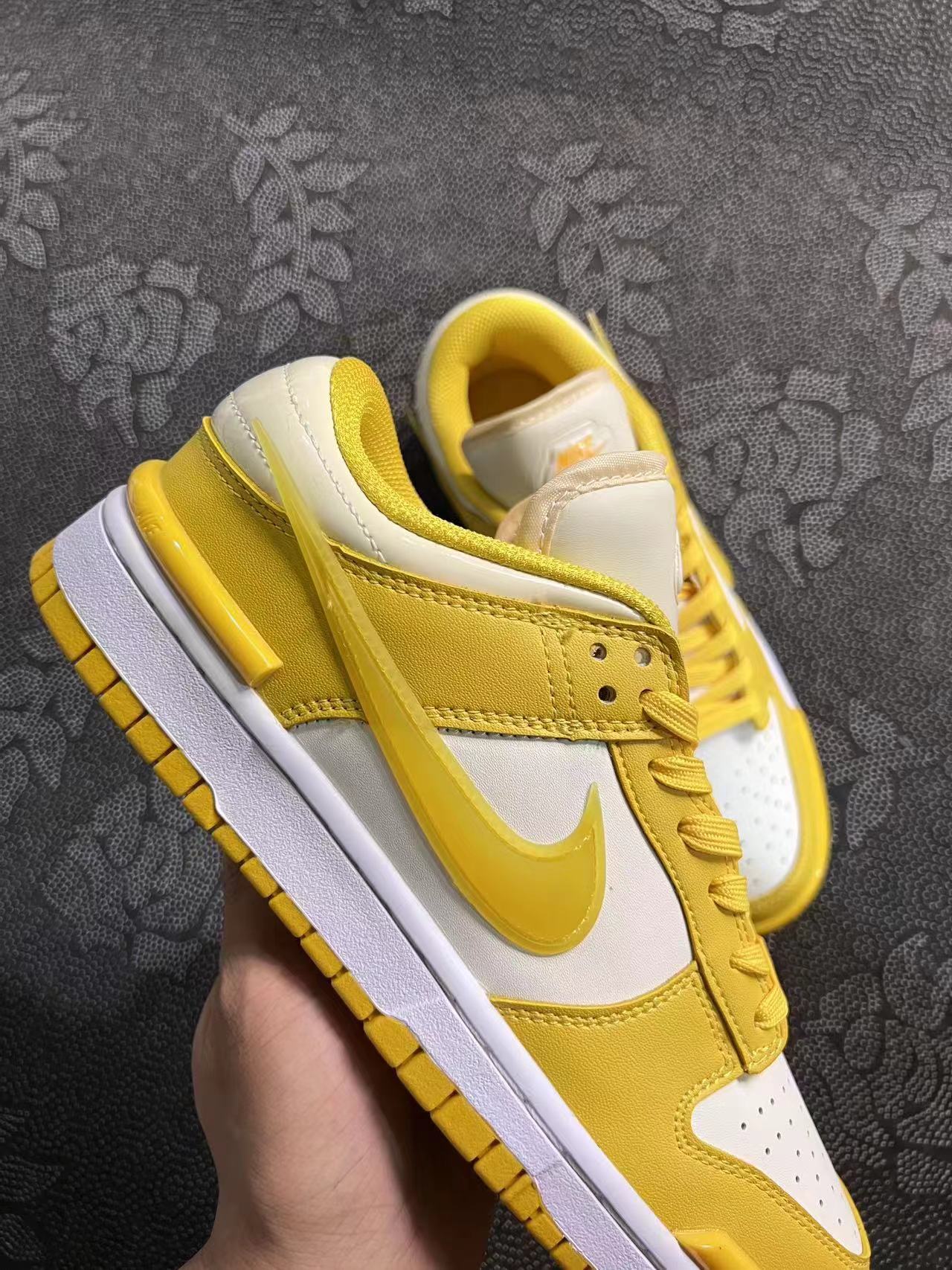 449 💰 Nike Dunk Low Twist “Vivid Sulfur