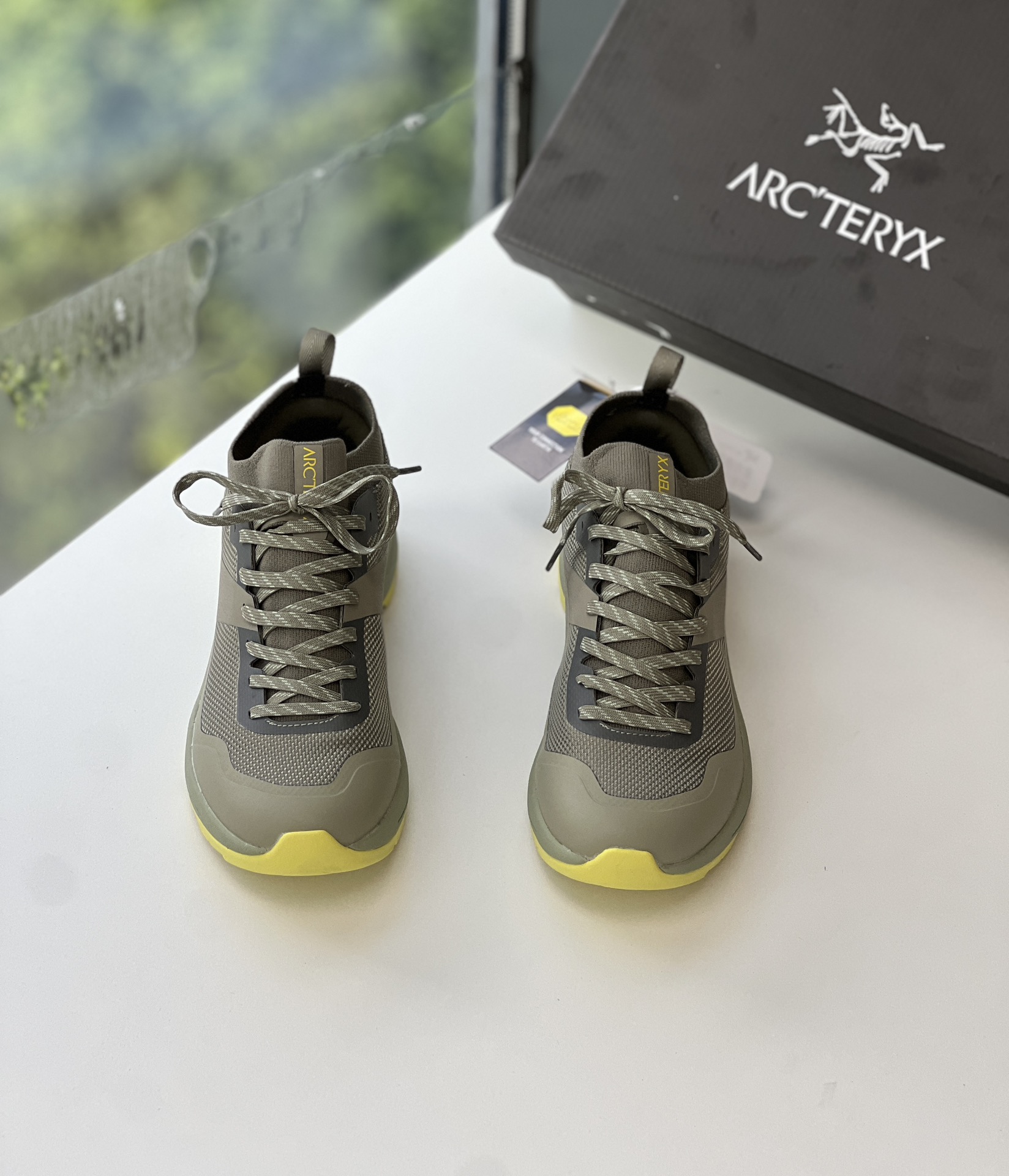 NO:274900,Pure Archaeopteryx NORVA—— VT3 Army Green Your outdoor adventure partner!  Lightweight design, every step is as free as the wind. All foot shapes can fit perfectly, no matter mountains, rivers, lakes and seas, they are like walking on flat ground. GORE-TEX waterproof technology allows moisture no longer an obstacle, and can keep your feet happy even in a humid wild environment. Large wear-resistant and non-slip, Vibram@ Megagrip outsole gives you a stable grip on changing terrain. Out of the box, the shoe shape is thin, the sole is thick, and the foot experience is light and comfortable, making your outdoor trip more relaxed. Trendy functional style, appearance and function, can be perfectly adapted whether it is daily commuting or outdoor wild. Public recommendation index five stars!  The perfect combination of daily life and outdoors, focusing on appearance, functionality and comfort. Size 38 39 40 41 42 43 44 size, arc'teryx19860909纯原始祖鸟 NORVA—— VT3军绿色 你的户外探险伙伴！ 轻量级设计,每一步都如风般自由.所有脚型都能的完美贴合,无论山川湖海,都如履平地. GORE-TEX防水技术,让水分不再是阻碍,即使在潮湿的野外环境,也能保持双脚的千爽. 大耐磨防滑, Vibram@ Megagrip 外底,给你在多变地形上的稳固抓地力. 开箱即用,鞋型瘦长,鞋底厚实,上脚体验轻 盈舒适,让你的户外之旅更加畅快. 潮流机能风,颜值与功能兼备,无论是日常通 勤还是户外撒野,都能完美适应. 公推荐指数五颗星！日常与户外的完美结合,主打颜值,功能性和舒适性并存. 尺码38 39 40 41 42 43 44码,arc'teryx,Men's shoes