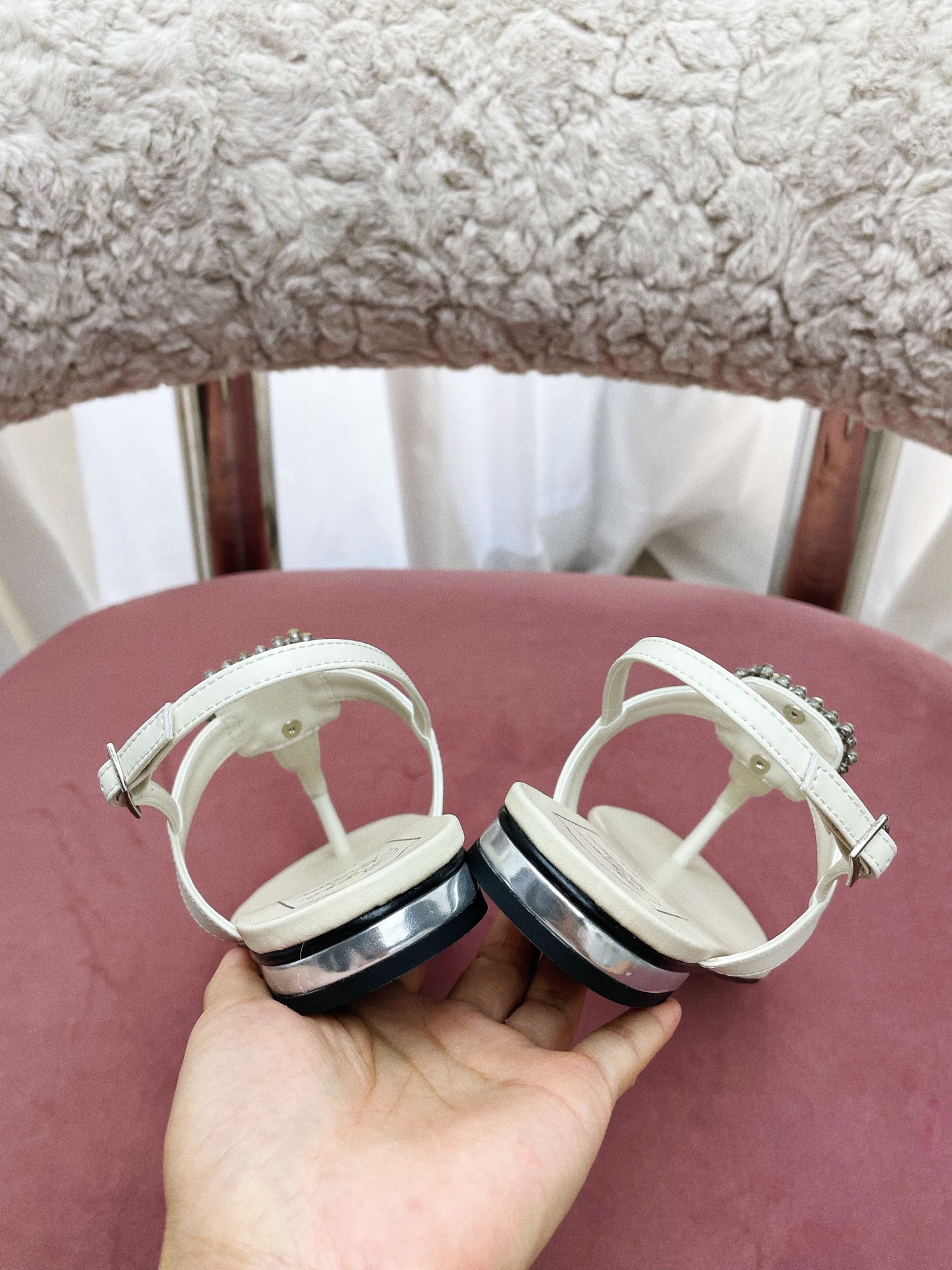 “European Style Parisian Sandals: Roger Vivier Collection with Square Diamond Detail and Italian Leather Soles” - 图片 6