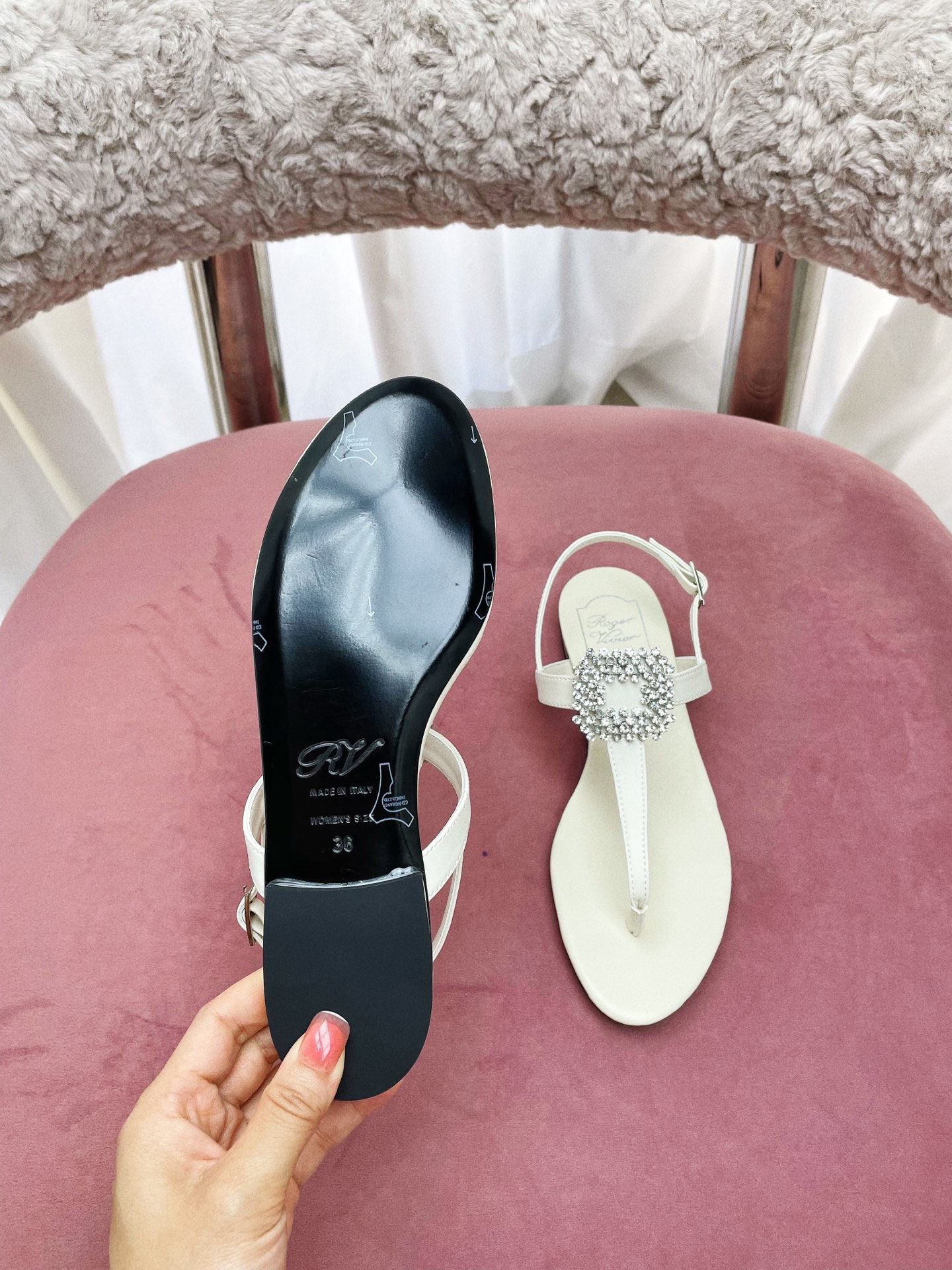 “European Style Parisian Sandals: Roger Vivier Collection with Square Diamond Detail and Italian Leather Soles” - 图片 9