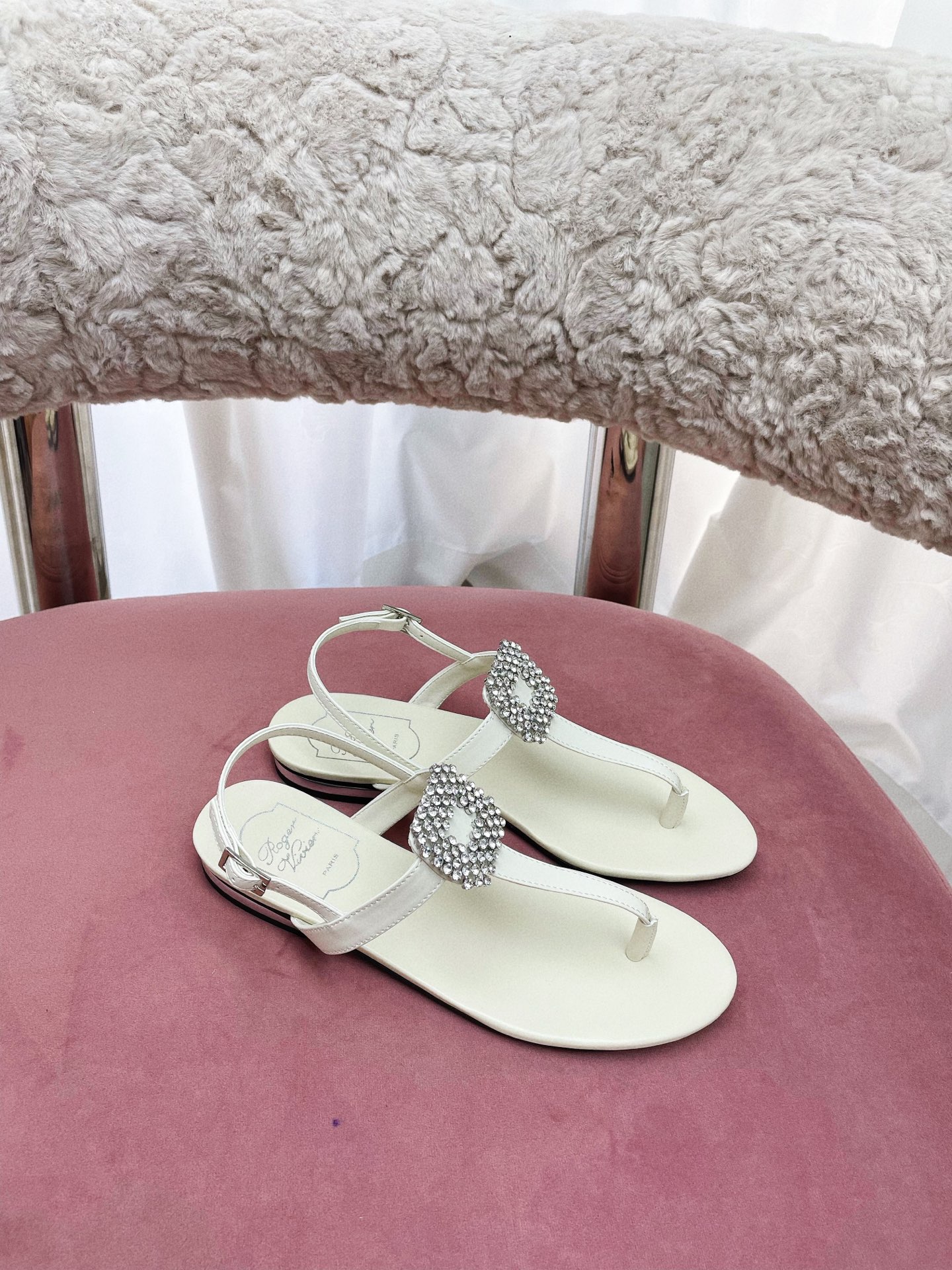 “European Style Parisian Sandals: Roger Vivier Collection with Square Diamond Detail and Italian Leather Soles”