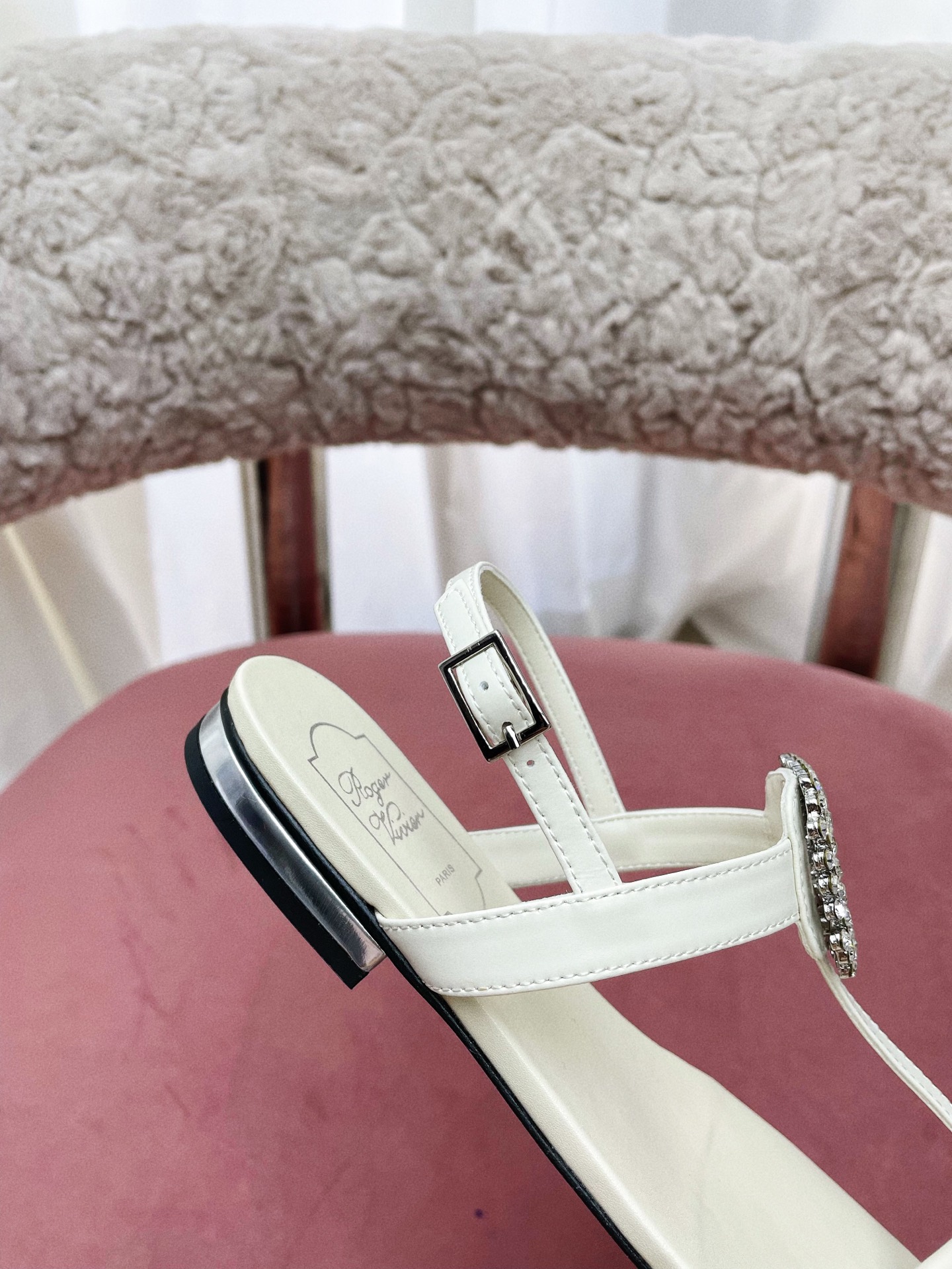 “European Style Parisian Sandals: Roger Vivier Collection with Square Diamond Detail and Italian Leather Soles” - 图片 7