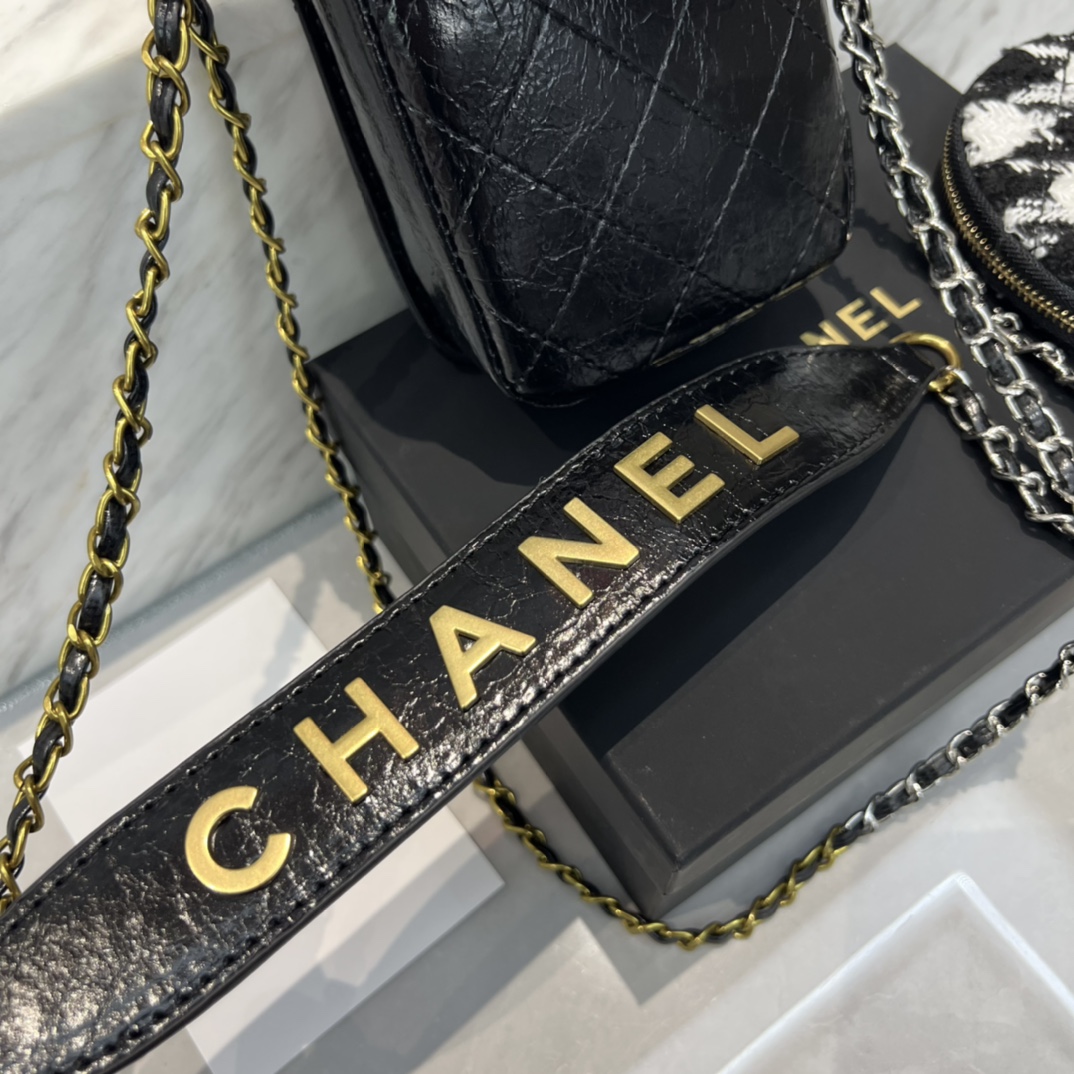 Chanel VIP Gift 2-in-1 Phone Bag with Detachable Coin Purse - Comprehensive 9