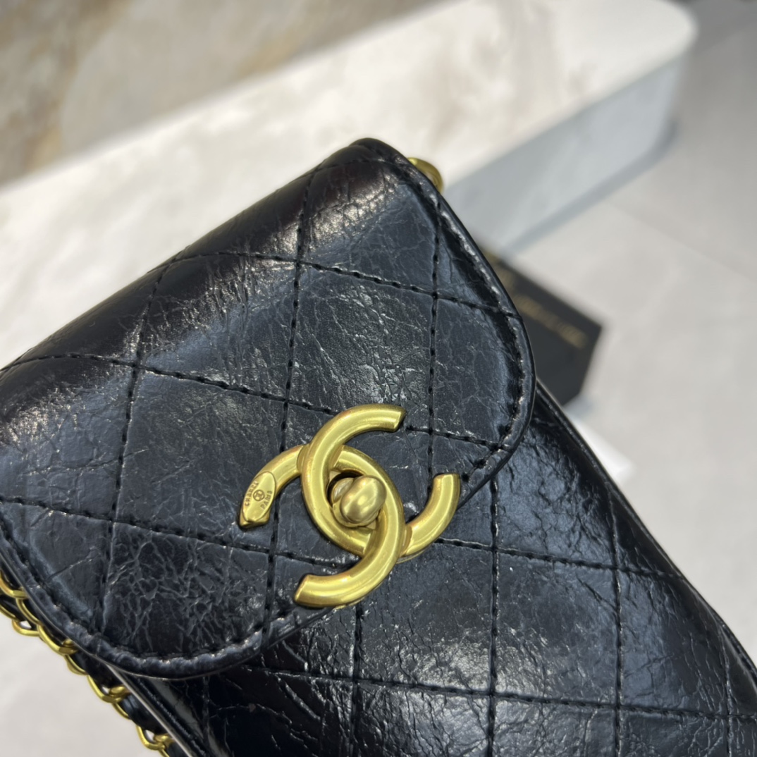 Chanel VIP Gift 2-in-1 Phone Bag with Detachable Coin Purse - Comprehensive 3