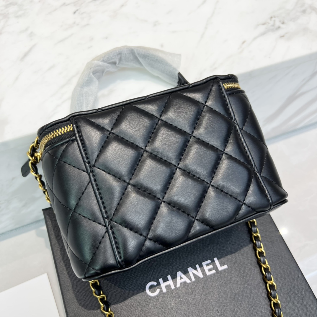新款 CHANEL#金手柄盒子包赠品款#,复古王者金属手柄,贵气感一下子拿捏,很精致,手拎个斜挎都可以,容量很友好~尺寸:17-8-11cm 7