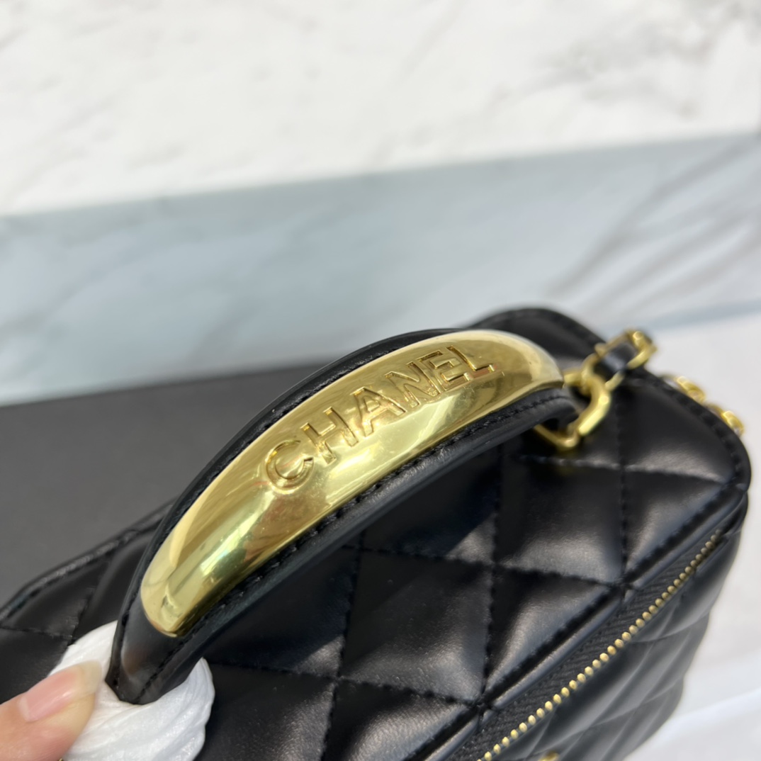 新款 CHANEL#金手柄盒子包赠品款#,复古王者金属手柄,贵气感一下子拿捏,很精致,手拎个斜挎都可以,容量很友好~尺寸:17-8-11cm 6