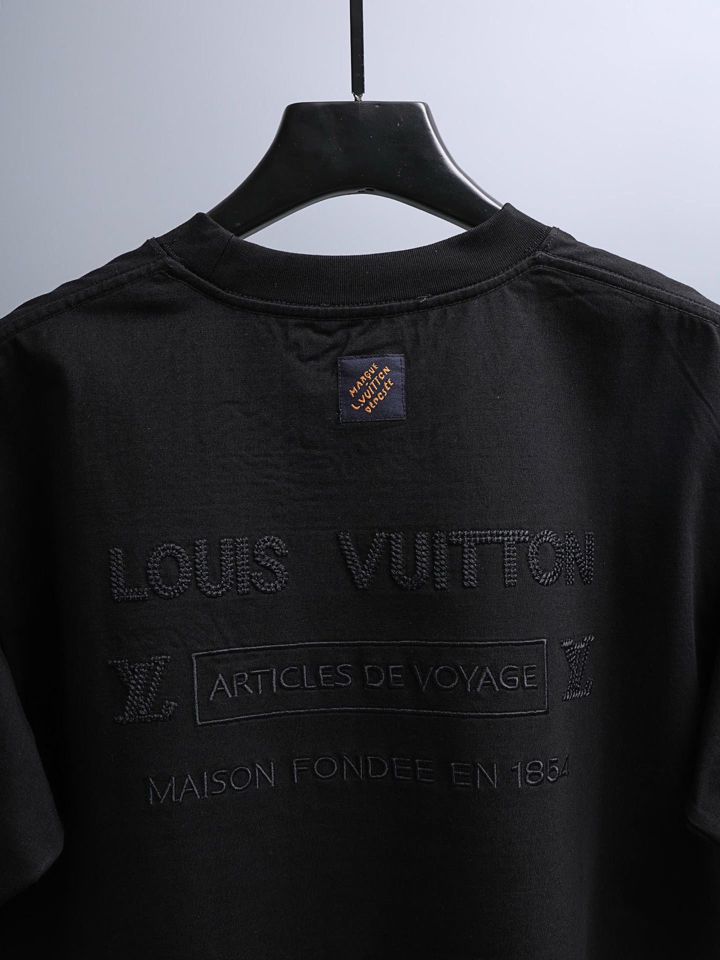 LOUIS VUITTON 路易威登 26SS 胸口logo小标刺绣圆领短袖-Chinese UA Cheap High Quatity Brand Clothes Bags handbags Sneakers wholesale wholesaler seller from China Factory suppliers Fashion Clothing Shoes best Quality Beautiful Price LOUIS VUITTON 路易威登 26SS 胸口logo小标刺绣圆领短袖