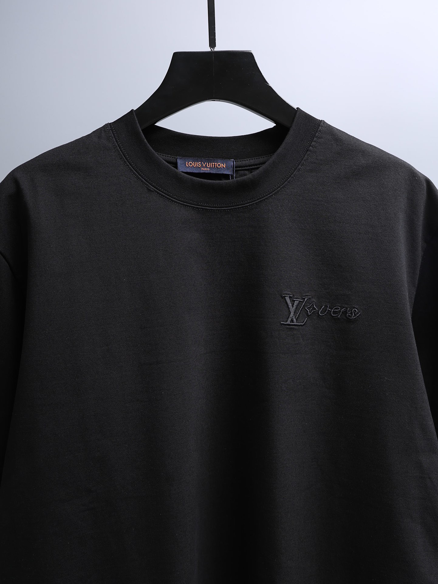 LOUIS VUITTON 路易威登 26SS 胸口logo小标刺绣圆领短袖-Chinese UA Cheap High Quatity Brand Clothes Bags handbags Sneakers wholesale wholesaler seller from China Factory suppliers Fashion Clothing Shoes best Quality Beautiful Price LOUIS VUITTON 路易威登 26SS 胸口logo小标刺绣圆领短袖