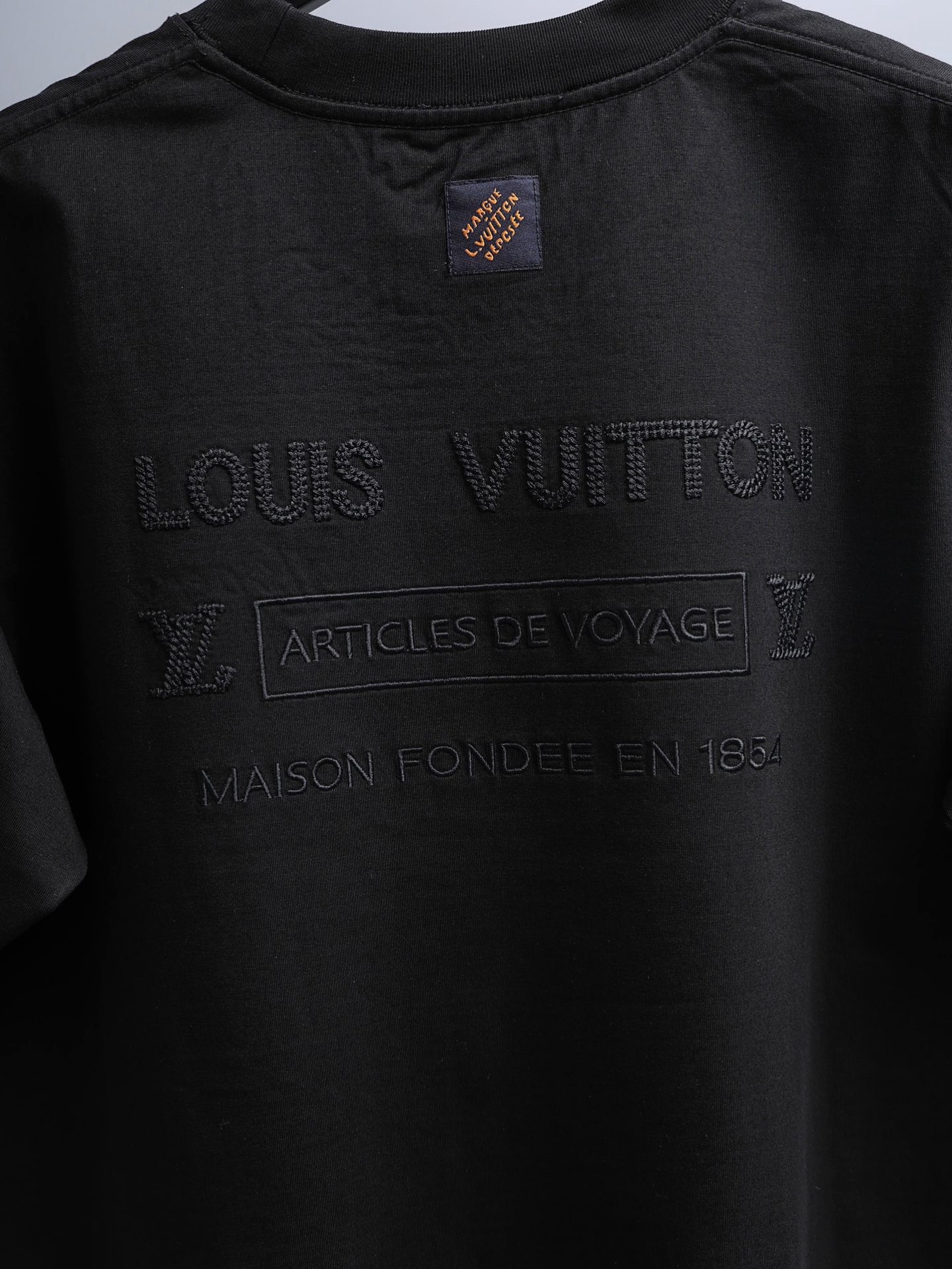 LOUIS VUITTON 路易威登 26SS 胸口logo小标刺绣圆领短袖-Chinese UA Cheap High Quatity Brand Clothes Bags handbags Sneakers wholesale wholesaler seller from China Factory suppliers Fashion Clothing Shoes best Quality Beautiful Price LOUIS VUITTON 路易威登 26SS 胸口logo小标刺绣圆领短袖