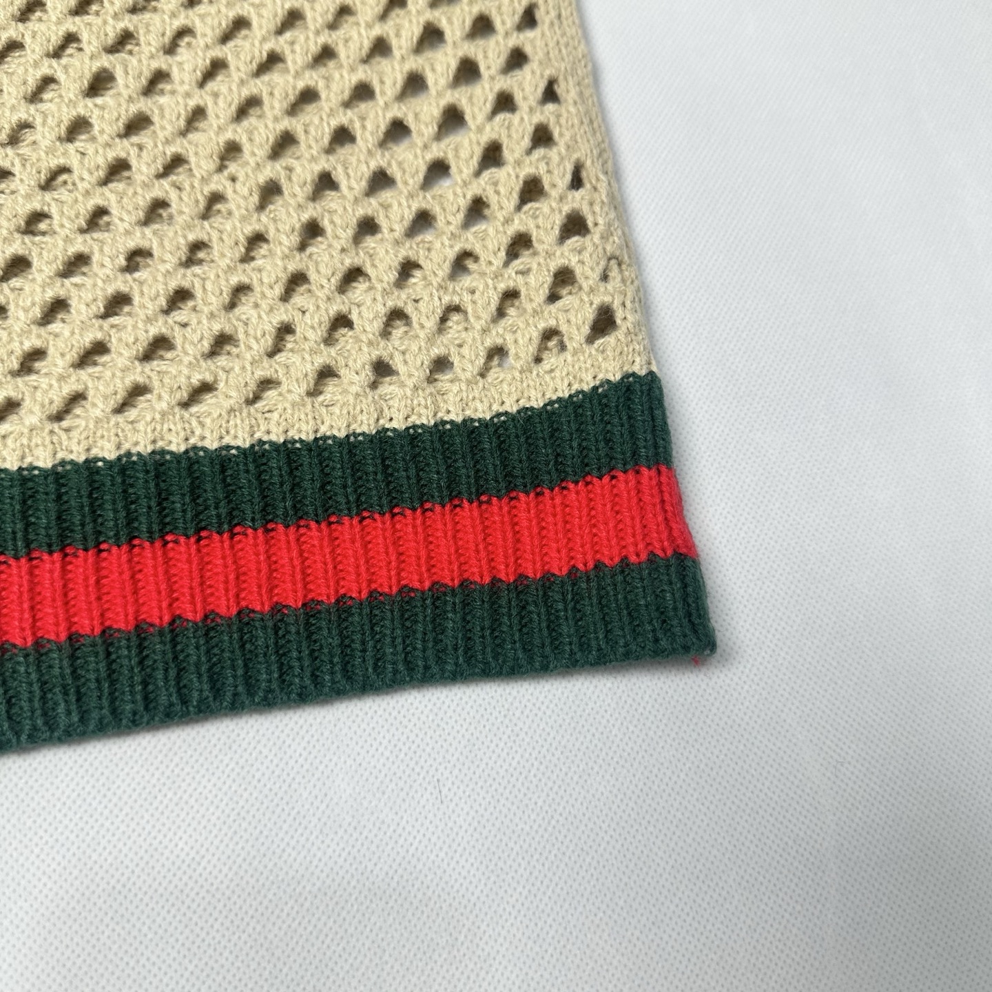 GUCCI/古驰 26SS复古镂空短袖针织衫 米黄红-Chinese UA Cheap High Quatity Brand Clothes Bags handbags Sneakers wholesale wholesaler seller from China Factory suppliers Fashion Clothing Shoes best Quality Beautiful Price GUCCI/古驰 26SS复古镂空短袖针织衫 米黄红