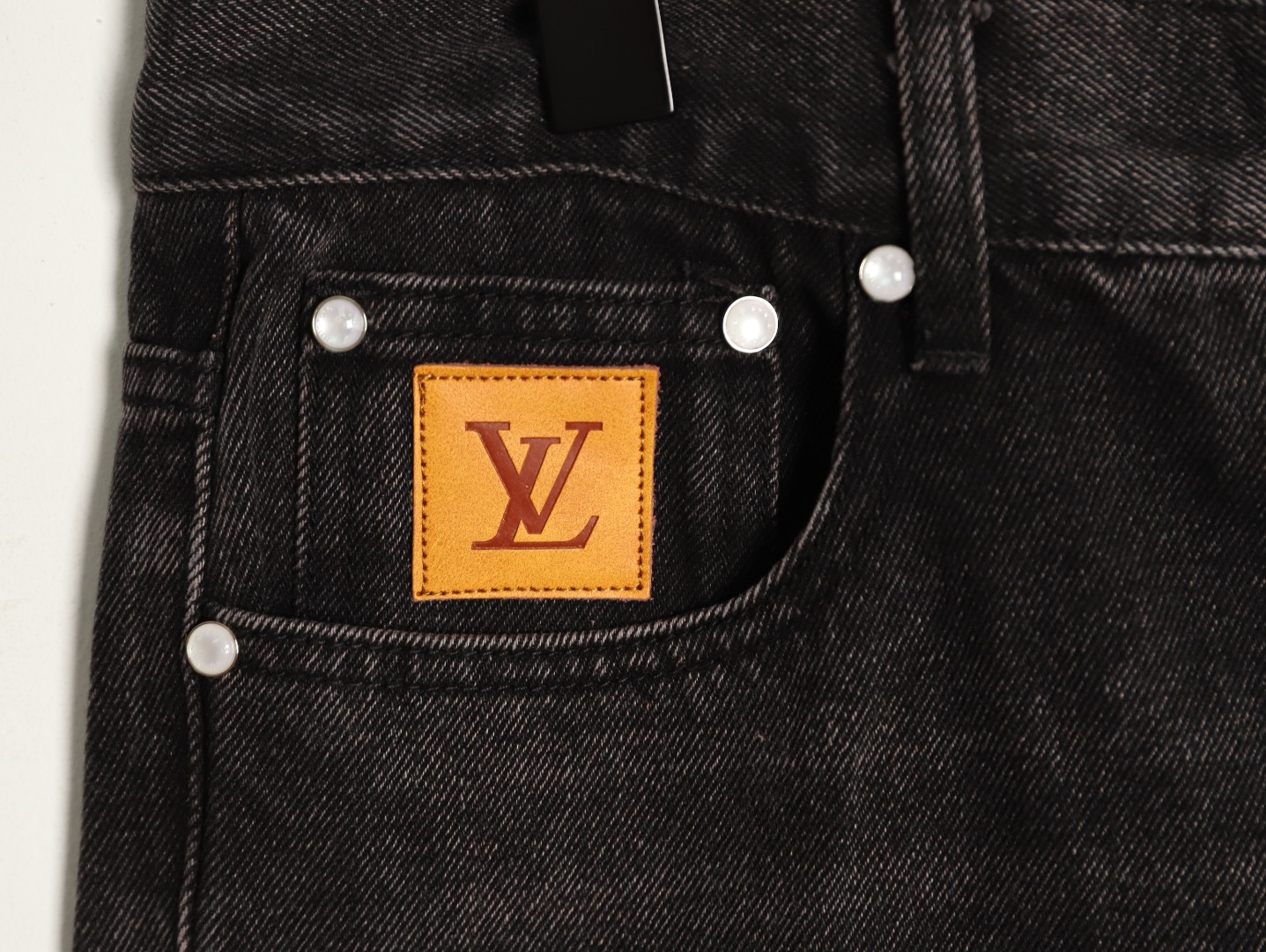 LOUIS VUITTON/路易威登 NIGO联名 26SS珍珠扣口袋刺绣logo牛仔裤