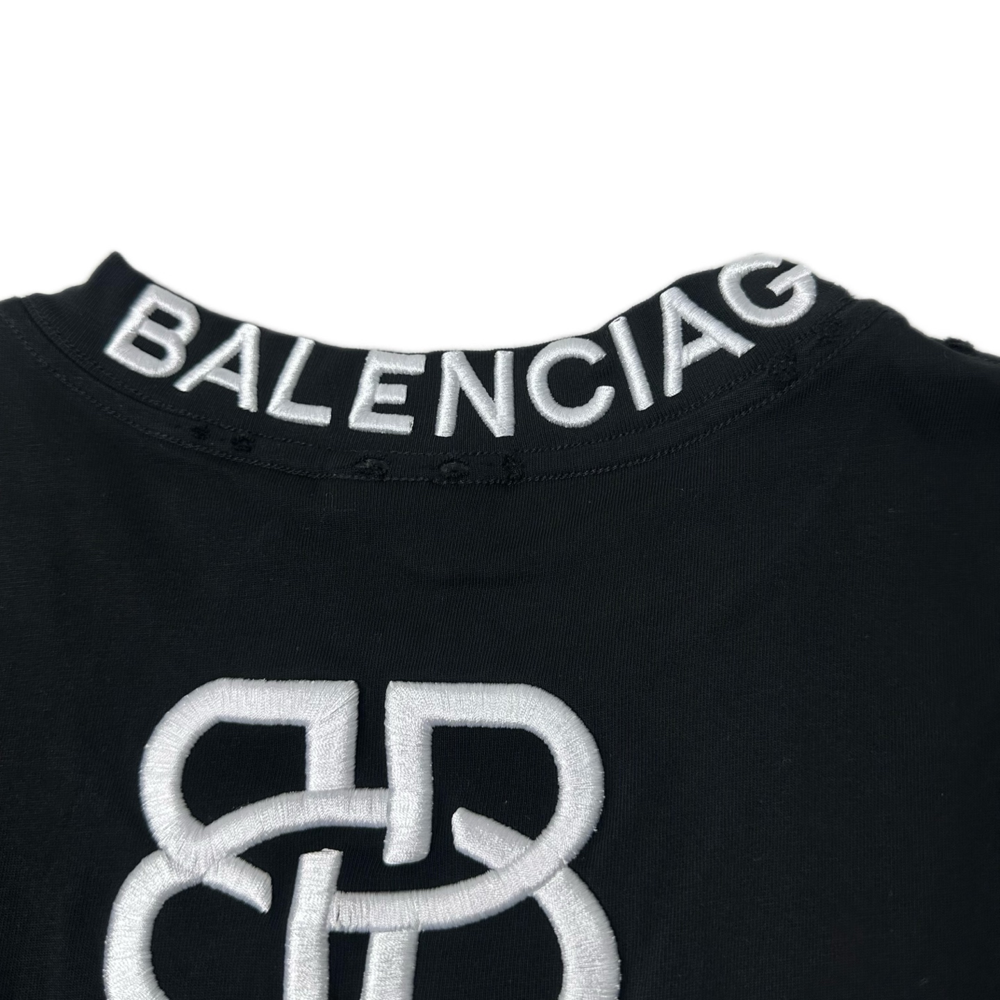 BALENCIAGA/巴黎世家 S26罗马系列刺绣重工磨破圆领短袖 黑色-莆田鞋,莆田鞋货源,高仿鞋,高仿鞋货源,安福档口,莆田高仿鞋,莆田鞋批发,高仿鞋批发,莆田高仿运动鞋,高仿运动鞋,莆田运动鞋 BALENCIAGA/巴黎世家 S26罗马系列刺绣重工磨破圆领短袖 黑色