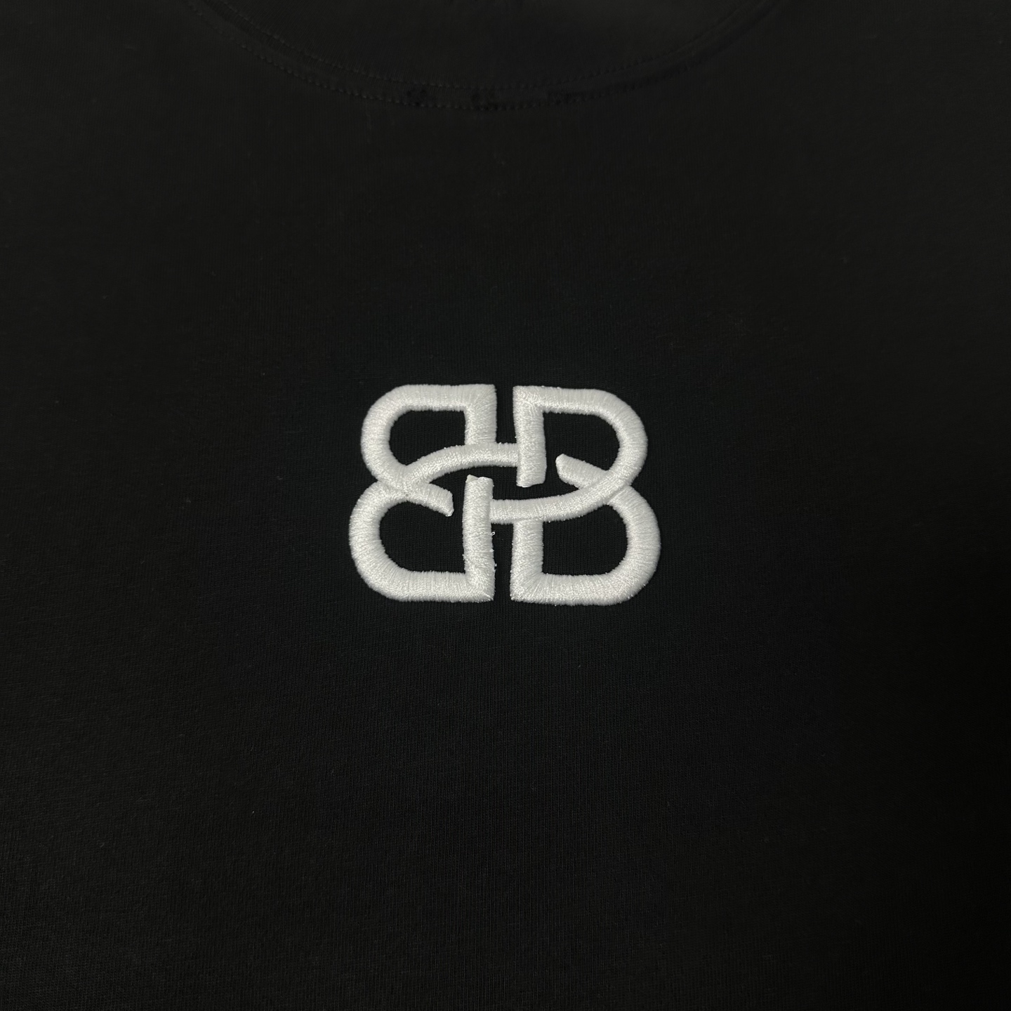 BALENCIAGA/巴黎世家 S26罗马系列刺绣重工磨破圆领短袖 黑色-莆田鞋,莆田鞋货源,高仿鞋,高仿鞋货源,安福档口,莆田高仿鞋,莆田鞋批发,高仿鞋批发,莆田高仿运动鞋,高仿运动鞋,莆田运动鞋 BALENCIAGA/巴黎世家 S26罗马系列刺绣重工磨破圆领短袖 黑色