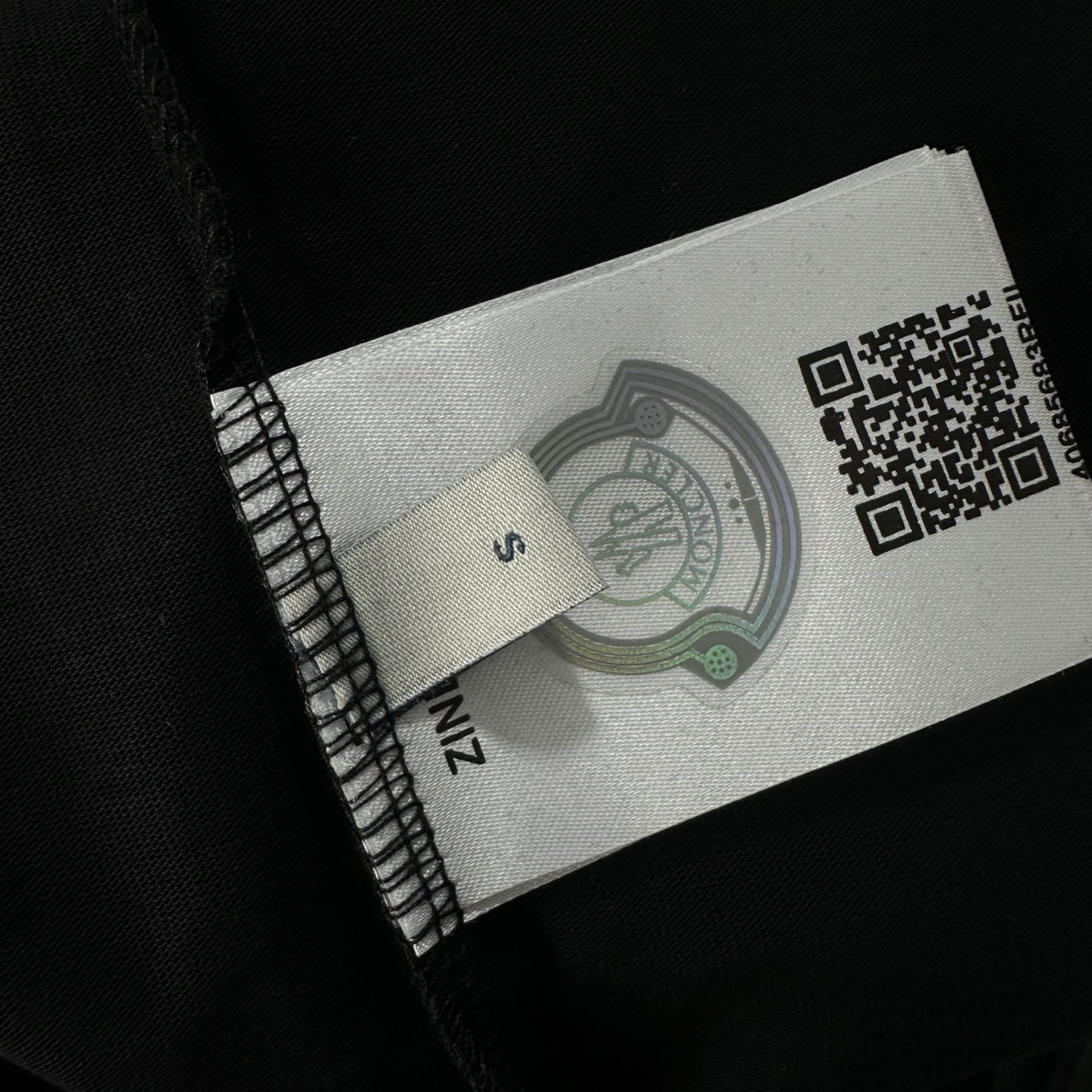 MONCLER/蒙口 26SS手臂拼皮logo圆领短袖 黑色 白色-莆田鞋,莆田鞋货源,高仿鞋,高仿鞋货源,安福档口,莆田高仿鞋,莆田鞋批发,高仿鞋批发,莆田高仿运动鞋,高仿运动鞋,莆田运动鞋 MONCLER/蒙口 26SS手臂拼皮logo圆领短袖 黑色 白色