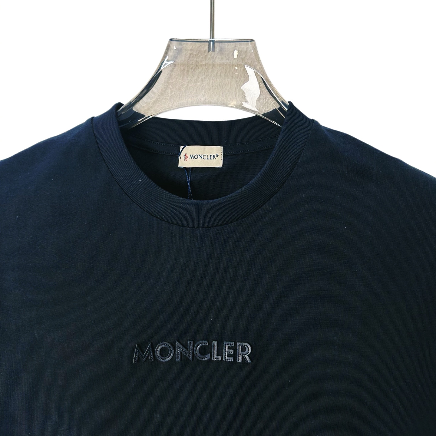 MONCLER/蒙口 26SS手臂拼皮logo圆领短袖 黑色 白色-莆田鞋,莆田鞋货源,高仿鞋,高仿鞋货源,安福档口,莆田高仿鞋,莆田鞋批发,高仿鞋批发,莆田高仿运动鞋,高仿运动鞋,莆田运动鞋 MONCLER/蒙口 26SS手臂拼皮logo圆领短袖 黑色 白色