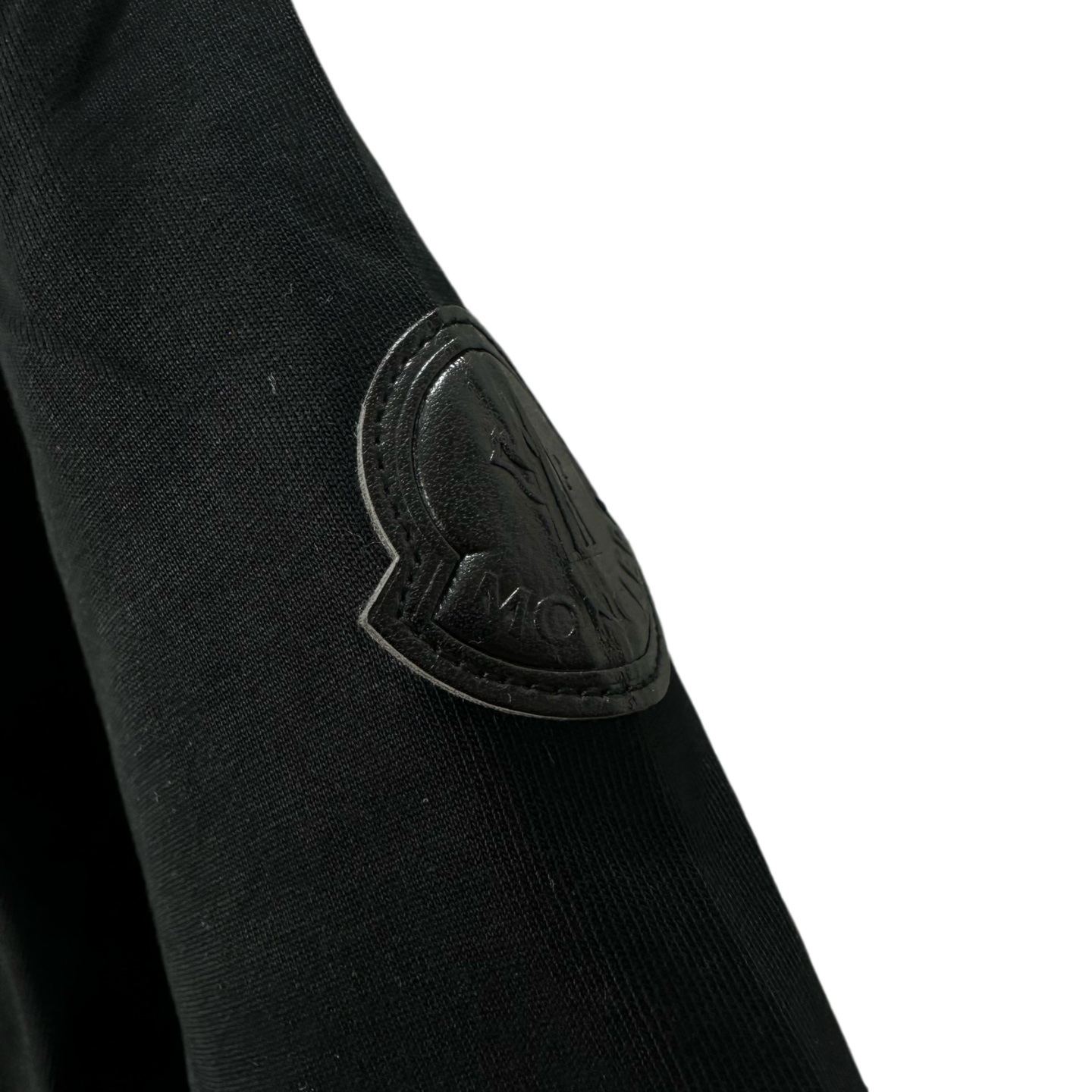 MONCLER/蒙口 26SS手臂拼皮logo圆领短袖 黑色 白色-莆田鞋,莆田鞋货源,高仿鞋,高仿鞋货源,安福档口,莆田高仿鞋,莆田鞋批发,高仿鞋批发,莆田高仿运动鞋,高仿运动鞋,莆田运动鞋 MONCLER/蒙口 26SS手臂拼皮logo圆领短袖 黑色 白色