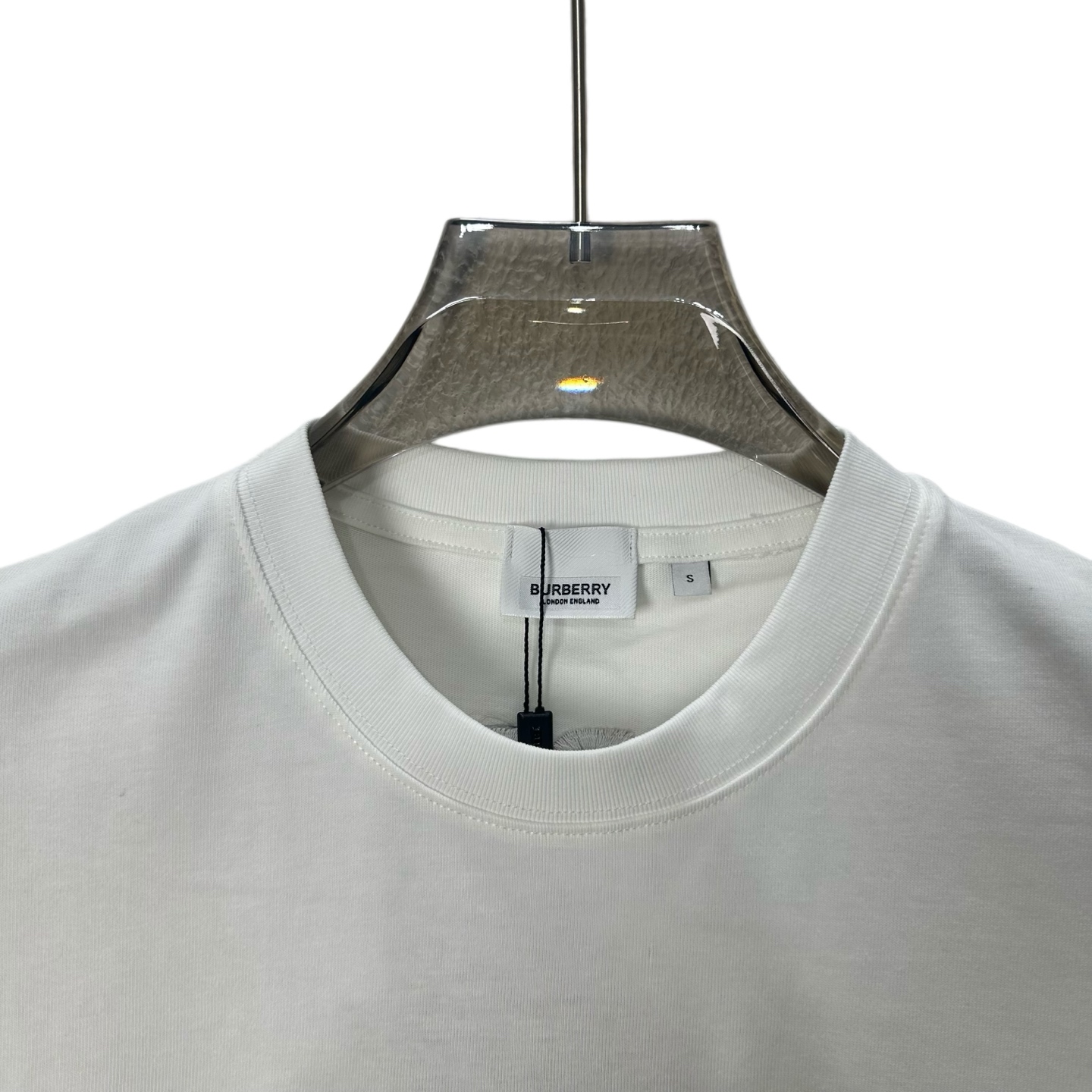 BURBERRY/巴宝莉 胸前战马Logo刺绣圆领短袖 定制面料280克双纱 胸口logo字母精致刺绣黑色 白色-Chinese UA Cheap High Quatity Brand Clothes Bags handbags Sneakers wholesale wholesaler seller from China Factory suppliers Fashion Clothing Shoes best Quality Beautiful Price BURBERRY/巴宝莉 胸前战马Logo刺绣圆领短袖 定制面料280克双纱 胸口logo字母精致刺绣黑色 白色