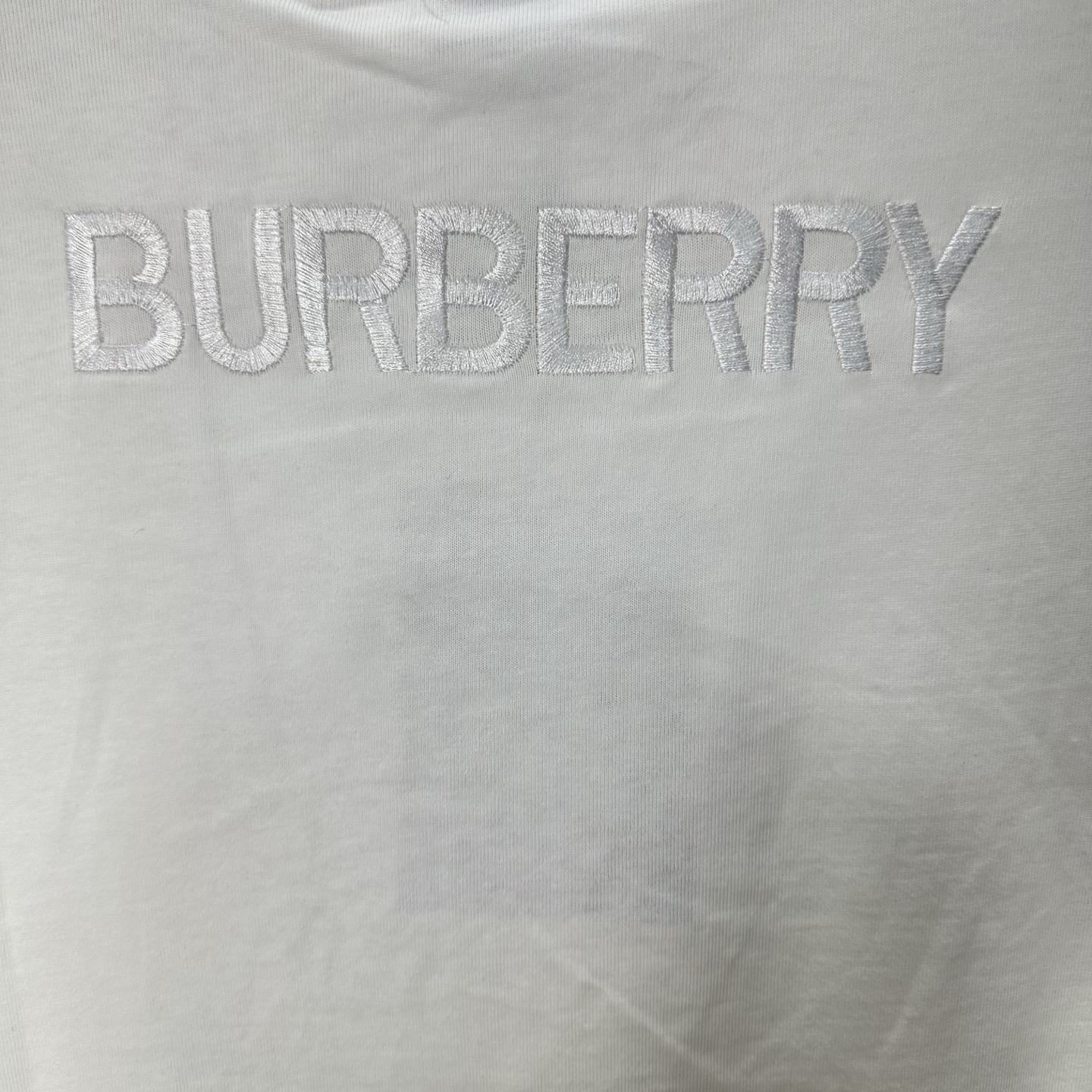 BURBERRY/巴宝莉 胸前战马Logo刺绣圆领短袖 定制面料280克双纱 胸口logo字母精致刺绣黑色 白色-Chinese UA Cheap High Quatity Brand Clothes Bags handbags Sneakers wholesale wholesaler seller from China Factory suppliers Fashion Clothing Shoes best Quality Beautiful Price BURBERRY/巴宝莉 胸前战马Logo刺绣圆领短袖 定制面料280克双纱 胸口logo字母精致刺绣黑色 白色