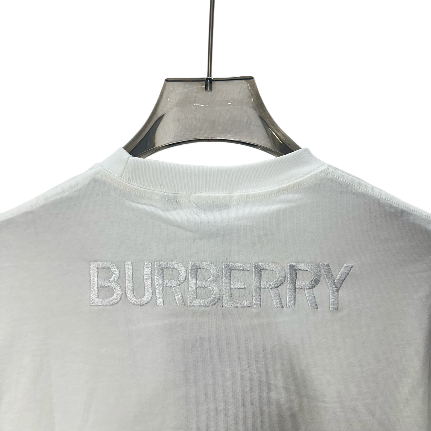 BURBERRY/巴宝莉 胸前战马Logo刺绣圆领短袖 定制面料280克双纱 胸口logo字母精致刺绣黑色 白色-Chinese UA Cheap High Quatity Brand Clothes Bags handbags Sneakers wholesale wholesaler seller from China Factory suppliers Fashion Clothing Shoes best Quality Beautiful Price BURBERRY/巴宝莉 胸前战马Logo刺绣圆领短袖 定制面料280克双纱 胸口logo字母精致刺绣黑色 白色