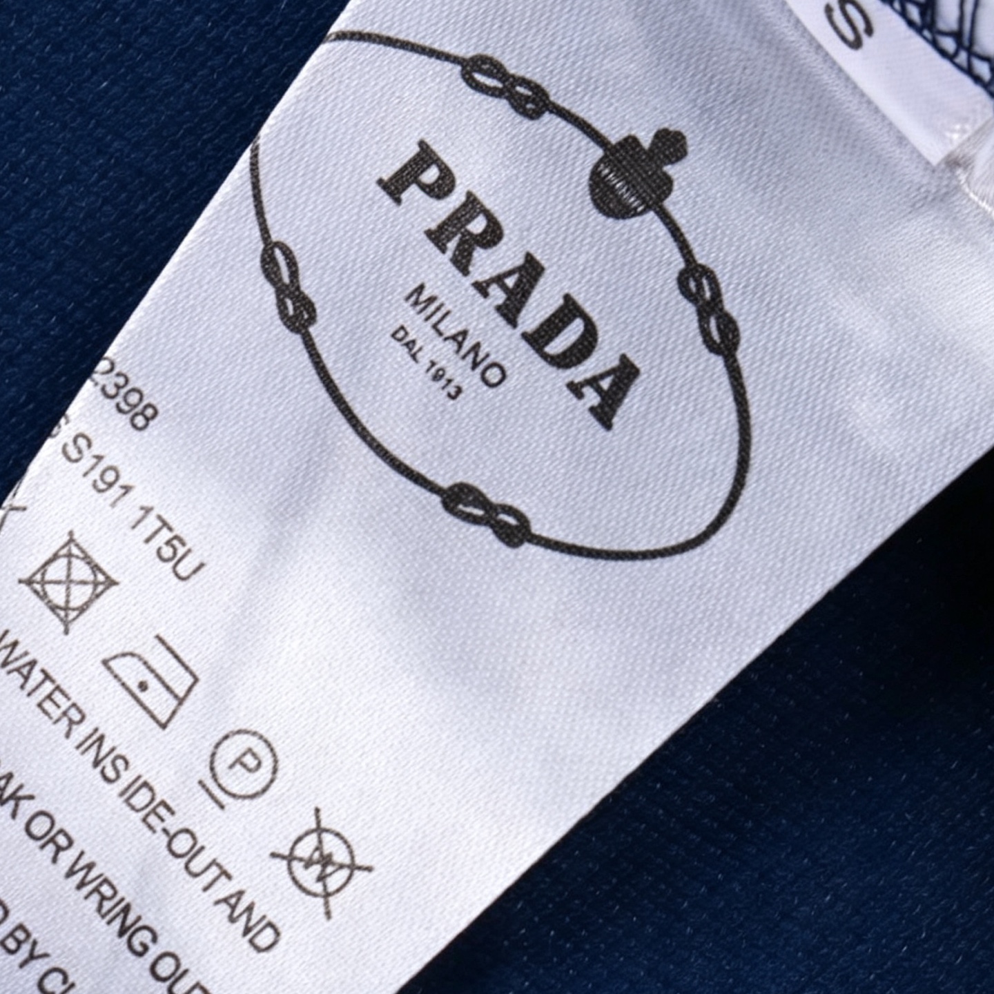 PRADA/普拉达 logo小标刺绣短袖Polo衫 黑色 藏蓝 白色-Chinese UA Cheap High Quatity Brand Clothes Bags handbags Sneakers wholesale wholesaler seller from China Factory suppliers Fashion Clothing Shoes best Quality Beautiful Price PRADA/普拉达 logo小标刺绣短袖Polo衫 黑色 藏蓝 白色