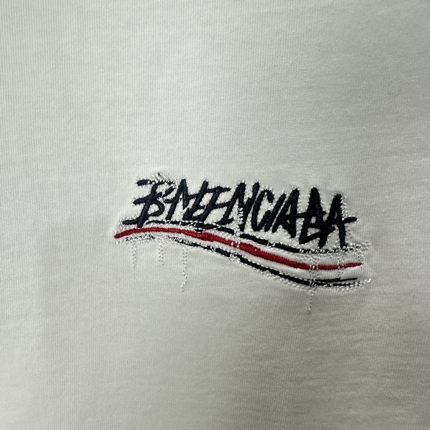 BALENCIAGA/巴黎世家 26SS新版流苏斑驳刺绣可乐圆领短袖 黑色 白色