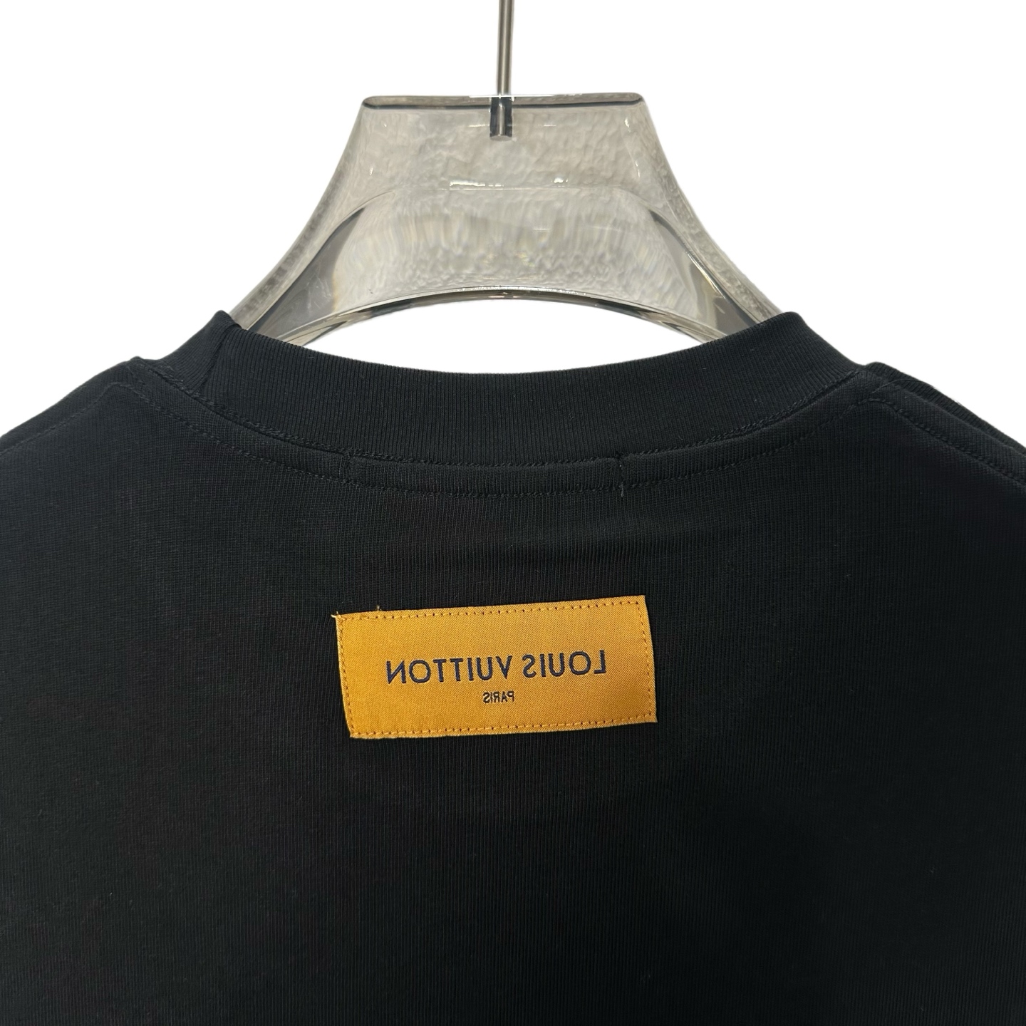 LOUIS VUITTON/路易威登 全幅三花满印刺绣圆领短袖 黑色 白色-Top High Quatity Cheap Sneakers Fashion Clothing Clothes Bags handbags Shoes of all Brand wholesale With The best Quality And Beautiful Price from China Factory Chinese suppliers wholesaler seller LOUIS VUITTON/路易威登 全幅三花满印刺绣圆领短袖 黑色 白色