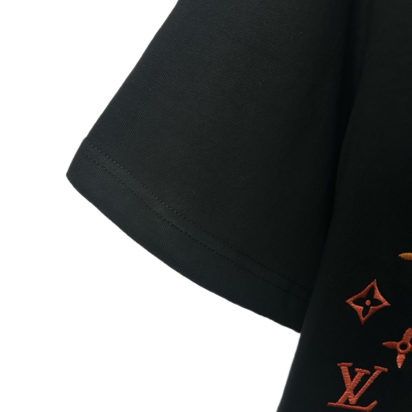 LOUIS VUITTON/路易威登 全幅三花满印刺绣圆领短袖 黑色 白色-Top High Quatity Cheap Sneakers Fashion Clothing Clothes Bags handbags Shoes of all Brand wholesale With The best Quality And Beautiful Price from China Factory Chinese suppliers wholesaler seller LOUIS VUITTON/路易威登 全幅三花满印刺绣圆领短袖 黑色 白色