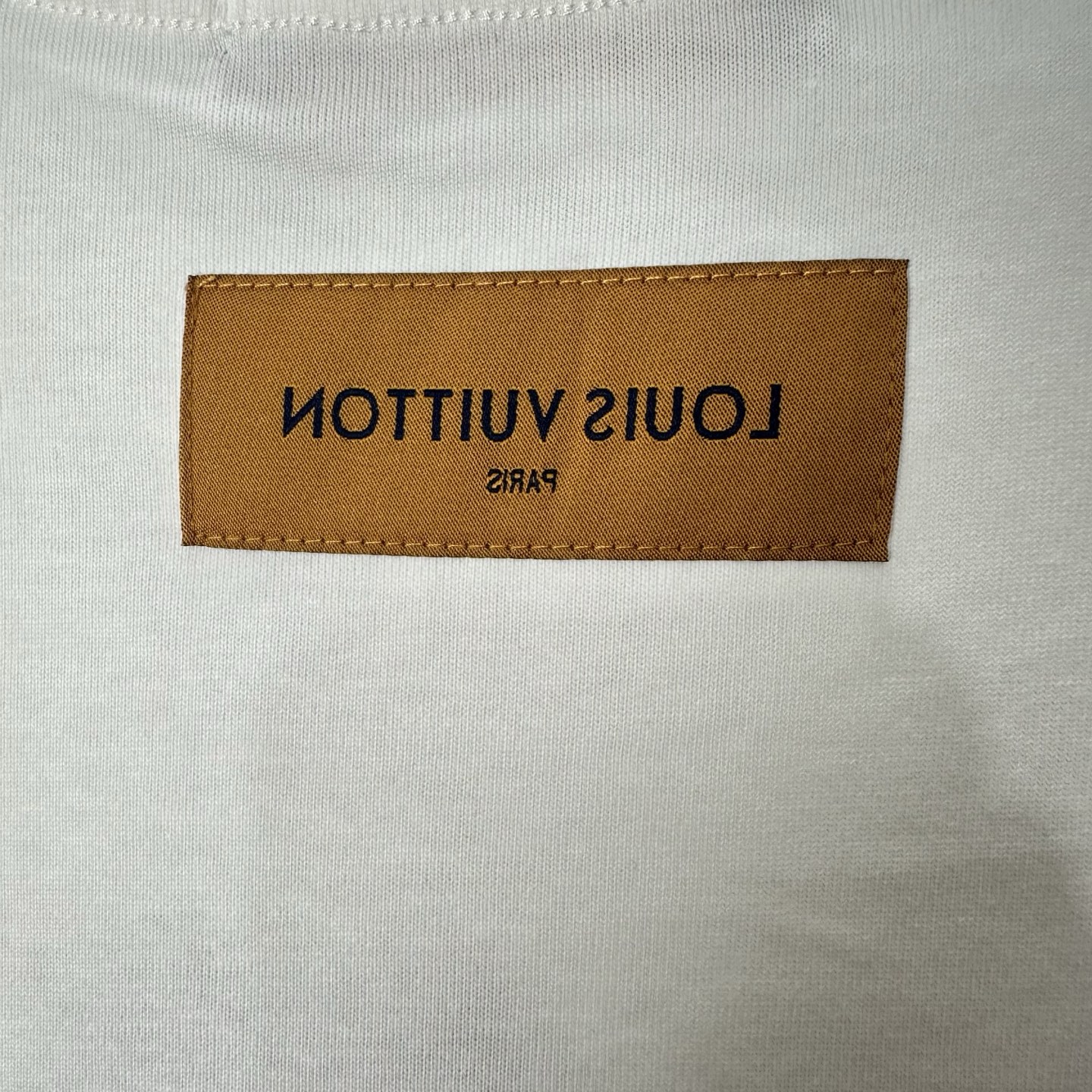 LOUIS VUITTON/路易威登 别针Logo刺绣圆领短袖 黑色 白色 LOUIS VUITTON/路易威登 别针Logo刺绣圆领短袖 黑色 白色