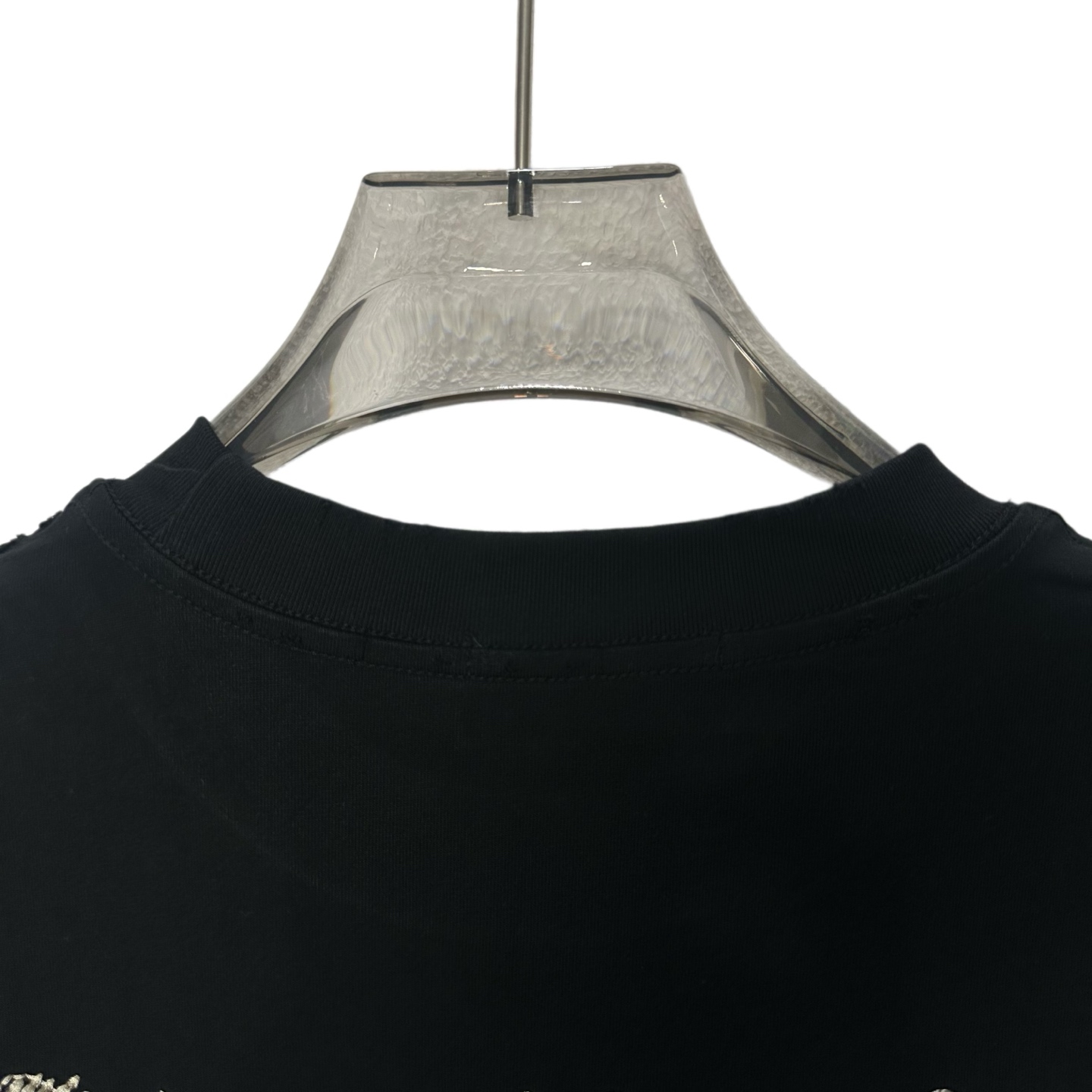 BALENCIAGA/巴黎世家 26SS新版流苏斑驳刺绣可乐圆领短袖 黑色 白色-莆田鞋,莆田鞋货源,高仿鞋,高仿鞋货源,安福档口,莆田高仿鞋,莆田鞋批发,高仿鞋批发,莆田高仿运动鞋,高仿运动鞋,莆田运动鞋 BALENCIAGA/巴黎世家 26SS新版流苏斑驳刺绣可乐圆领短袖 黑色 白色