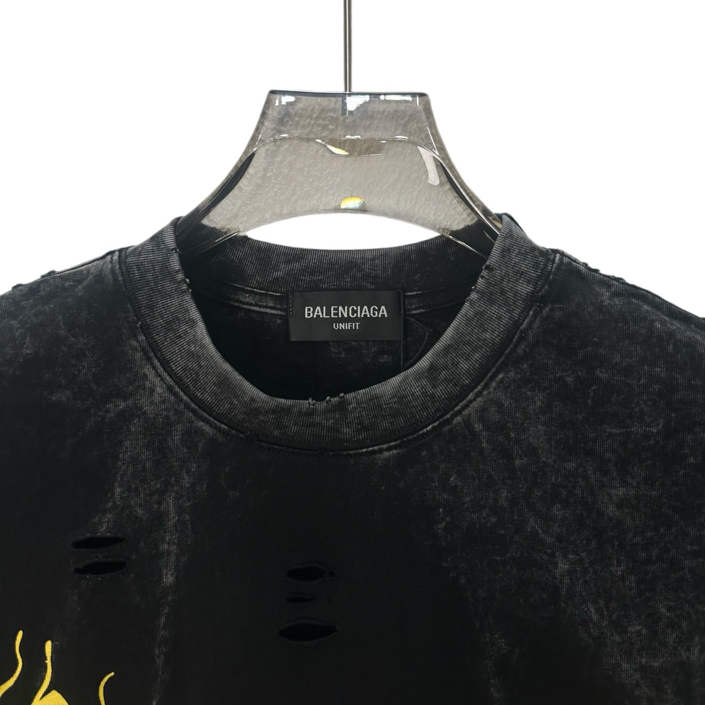 BALENCIAGA/巴黎世家 水洗梵文字母印花破坏圆领短袖 水洗黑 BALENCIAGA/巴黎世家 水洗梵文字母印花破坏圆领短袖 水洗黑