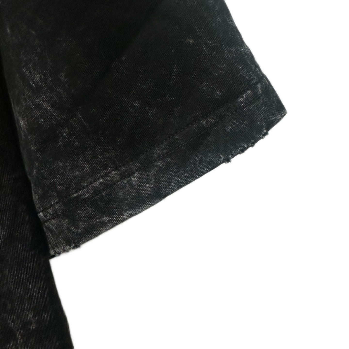 BALENCIAGA/巴黎世家 水洗梵文字母印花破坏圆领短袖 水洗黑 BALENCIAGA/巴黎世家 水洗梵文字母印花破坏圆领短袖 水洗黑