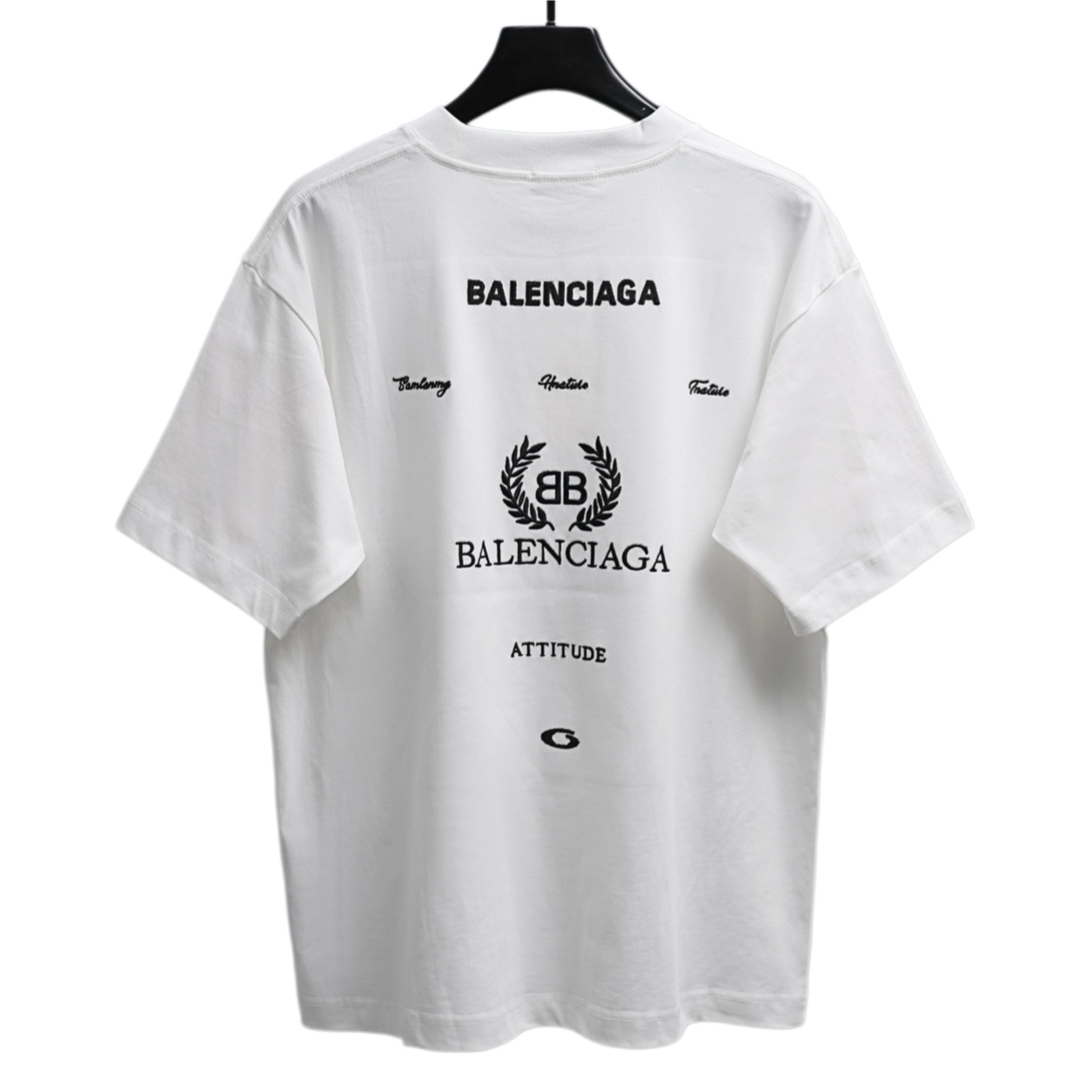 BALENCIAGA/巴黎世家 26SS 背后麦穗刺绣圆领短袖 黑色 白色-Chinese UA Cheap High Quatity Brand Clothes Bags handbags Sneakers wholesale wholesaler seller from China Factory suppliers Fashion Clothing Shoes best Quality Beautiful Price BALENCIAGA/巴黎世家 26SS 背后麦穗刺绣圆领短袖 黑色 白色