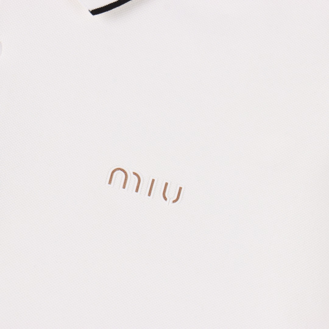 MIUMIU/缪缪 字母logo小标刺绣短袖Polo衫 黑色 白色 绿色-Chinese UA Cheap High Quatity Brand Clothes Bags handbags Sneakers wholesale wholesaler seller from China Factory suppliers Fashion Clothing Shoes best Quality Beautiful Price MIUMIU/缪缪 字母logo小标刺绣短袖Polo衫 黑色 白色 绿色
