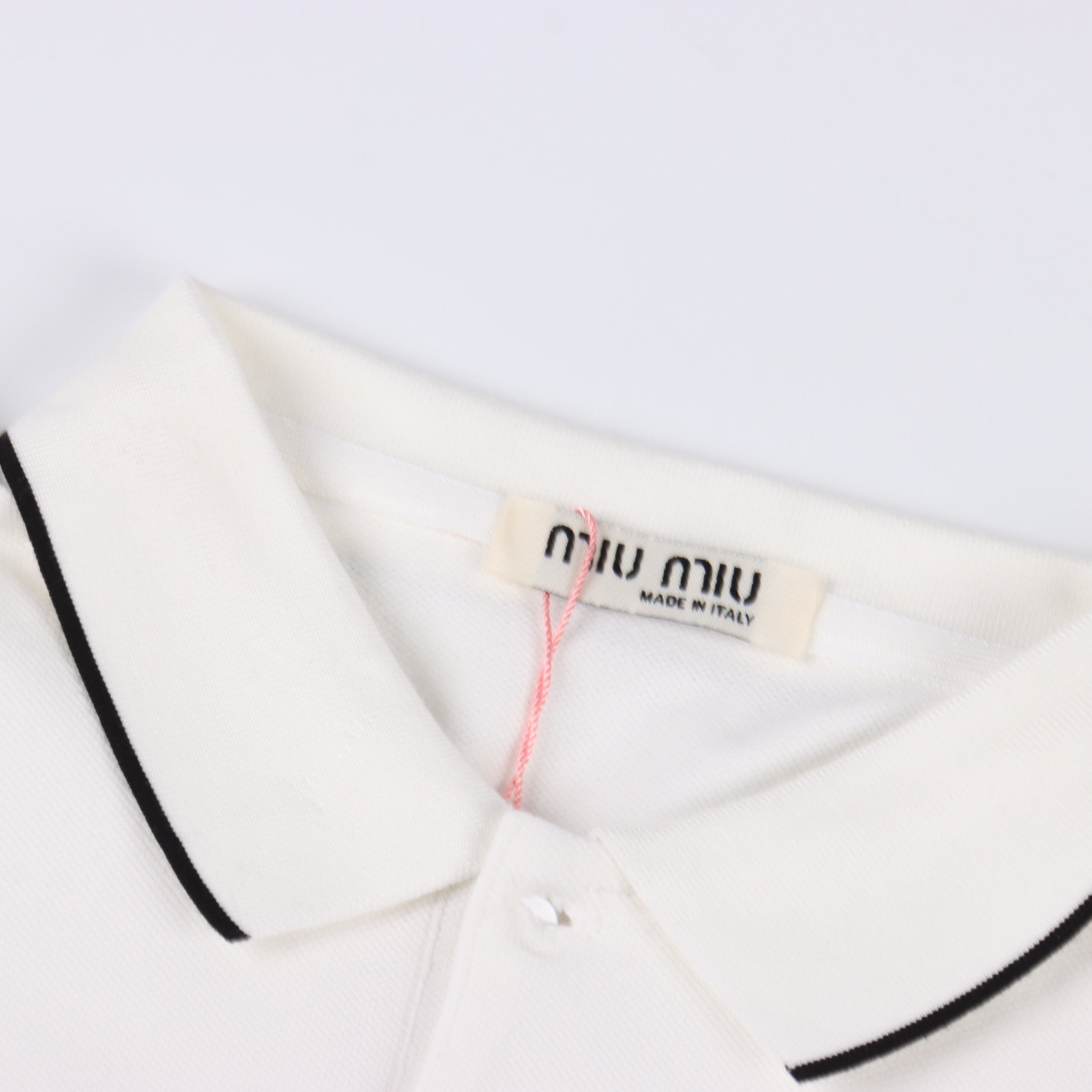 MIUMIU/缪缪 字母logo小标刺绣短袖Polo衫 黑色 白色 绿色-Chinese UA Cheap High Quatity Brand Clothes Bags handbags Sneakers wholesale wholesaler seller from China Factory suppliers Fashion Clothing Shoes best Quality Beautiful Price MIUMIU/缪缪 字母logo小标刺绣短袖Polo衫 黑色 白色 绿色